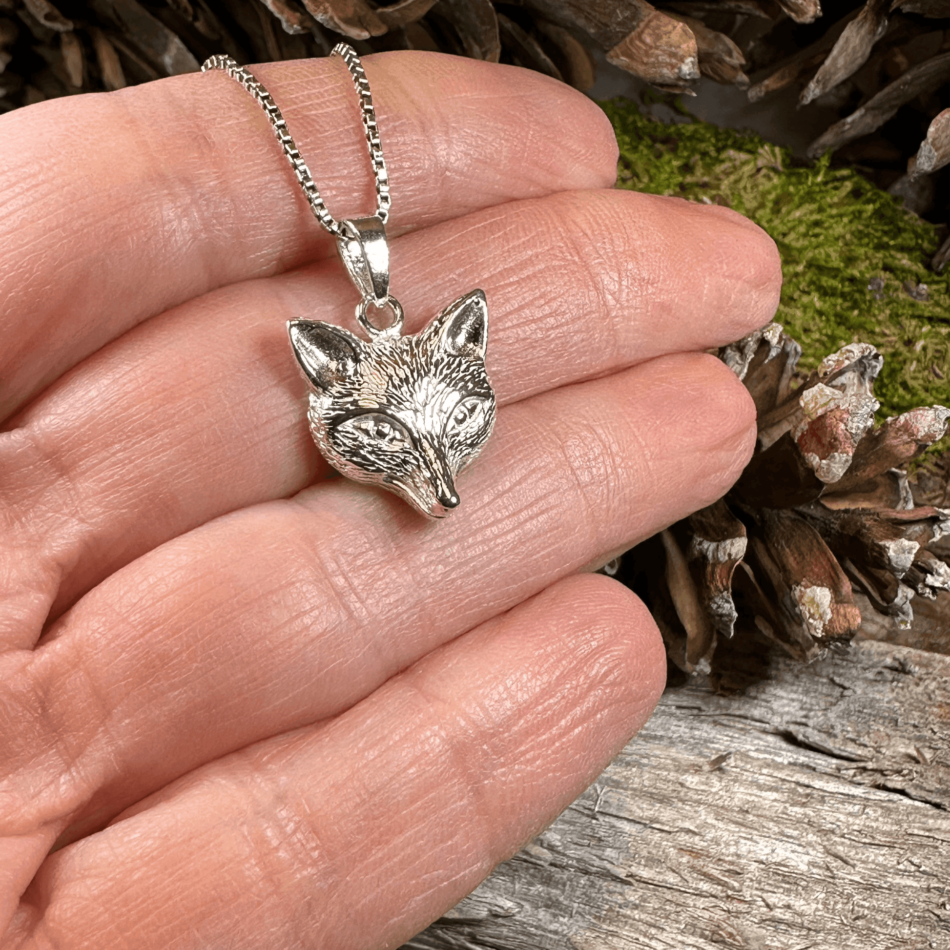 Fiona Fox Necklace - 18