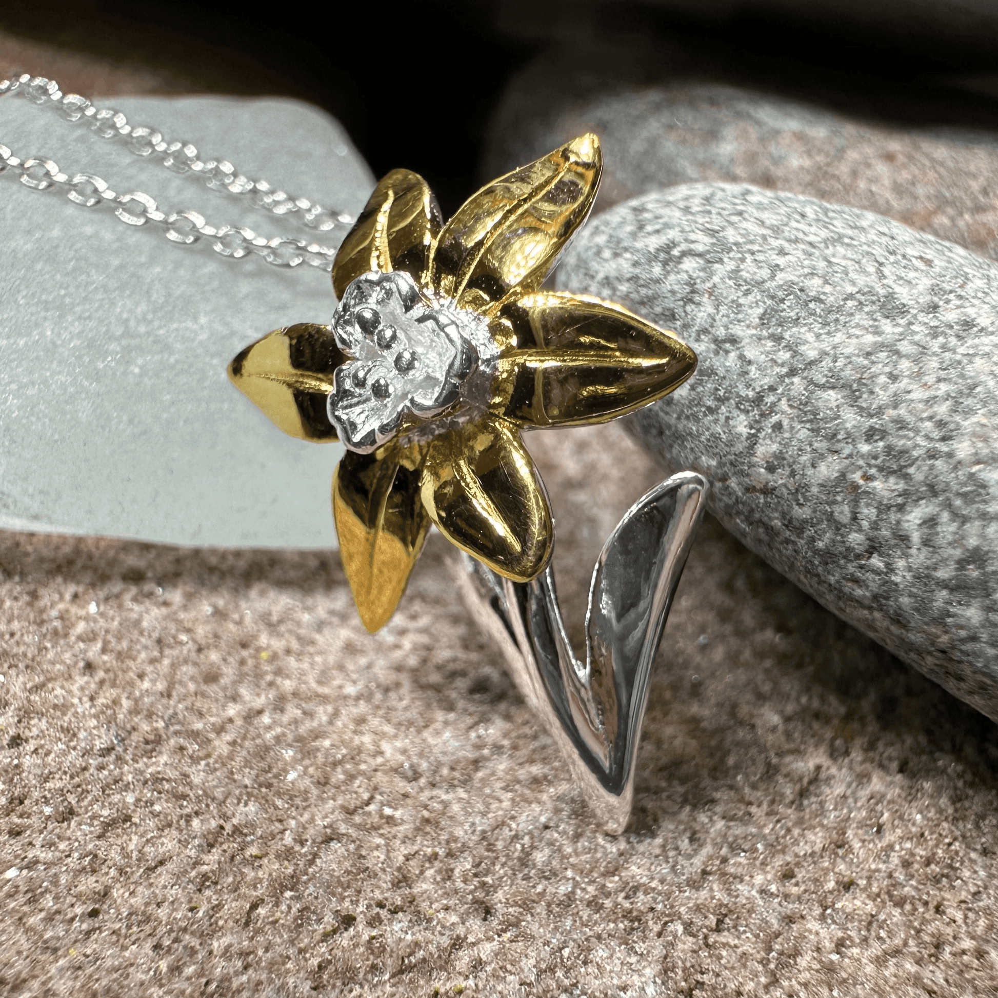 Golden Welsh Daffodil Necklace - 18