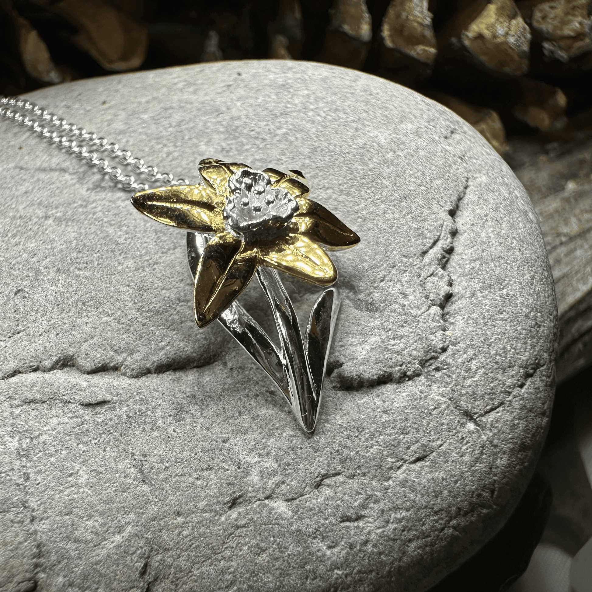 Golden Welsh Daffodil Necklace - 18