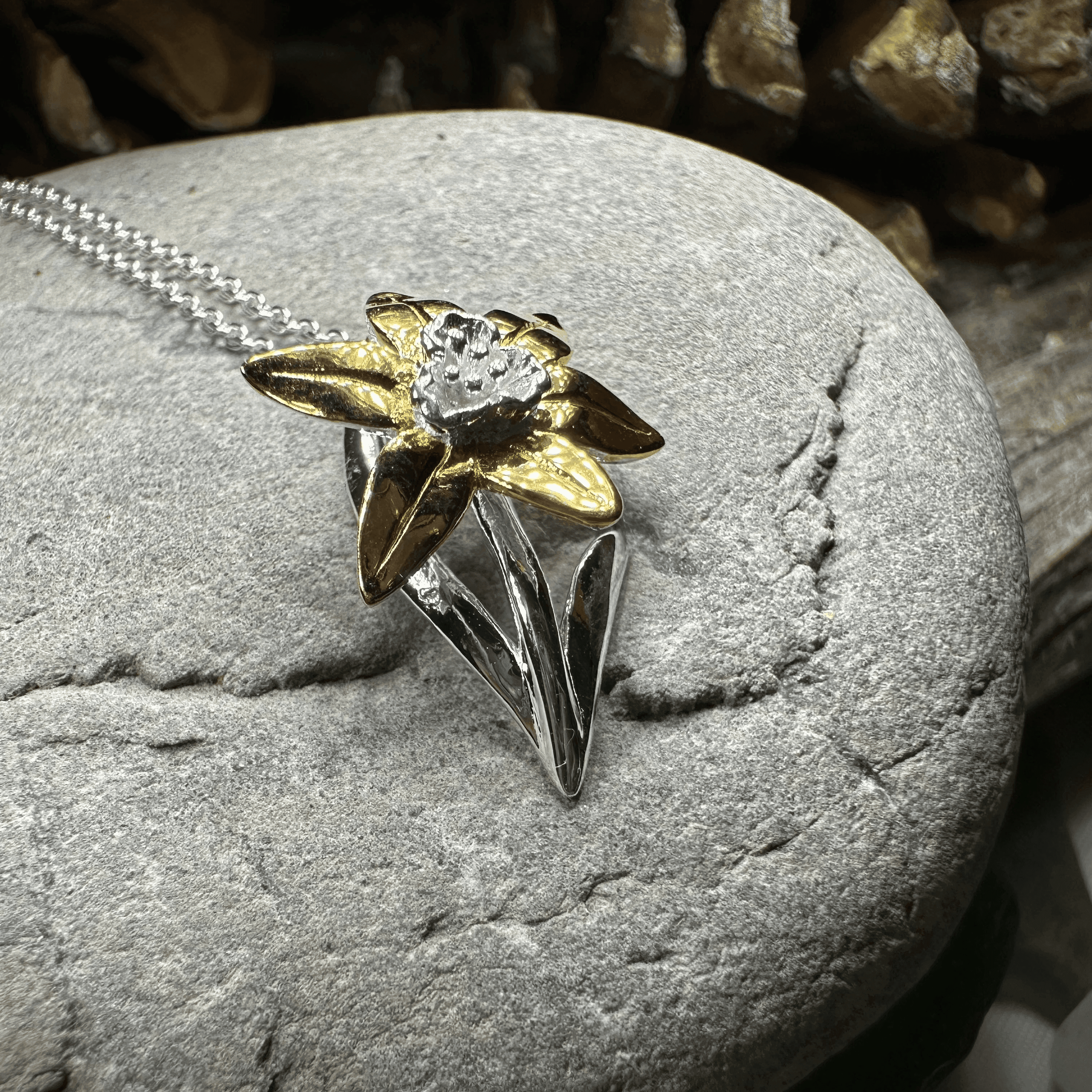 Golden Welsh Daffodil Necklace - 18