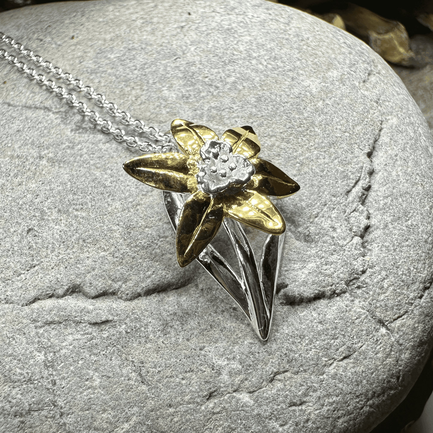 Golden Welsh Daffodil Necklace - 18