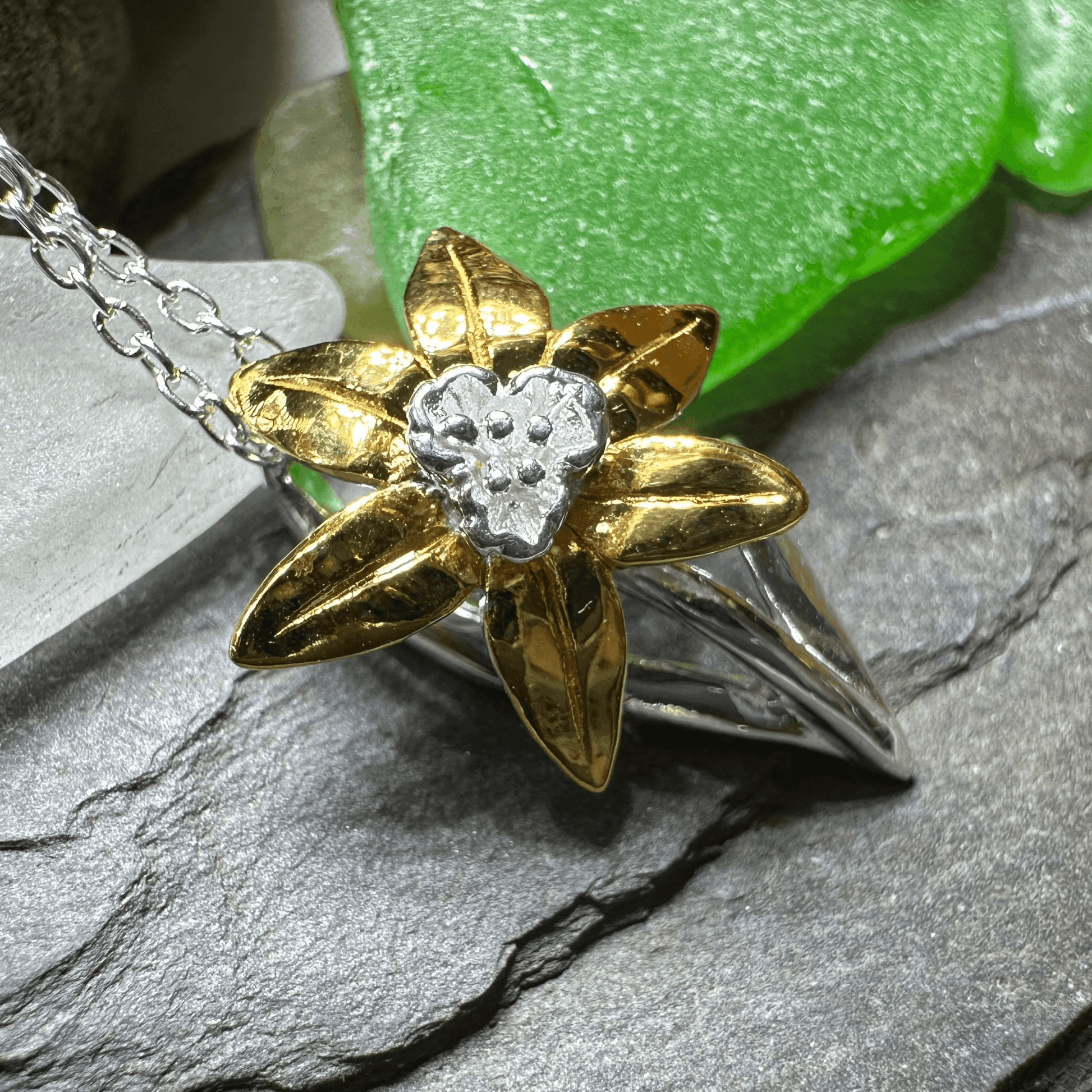 Golden Welsh Daffodil Necklace - 18