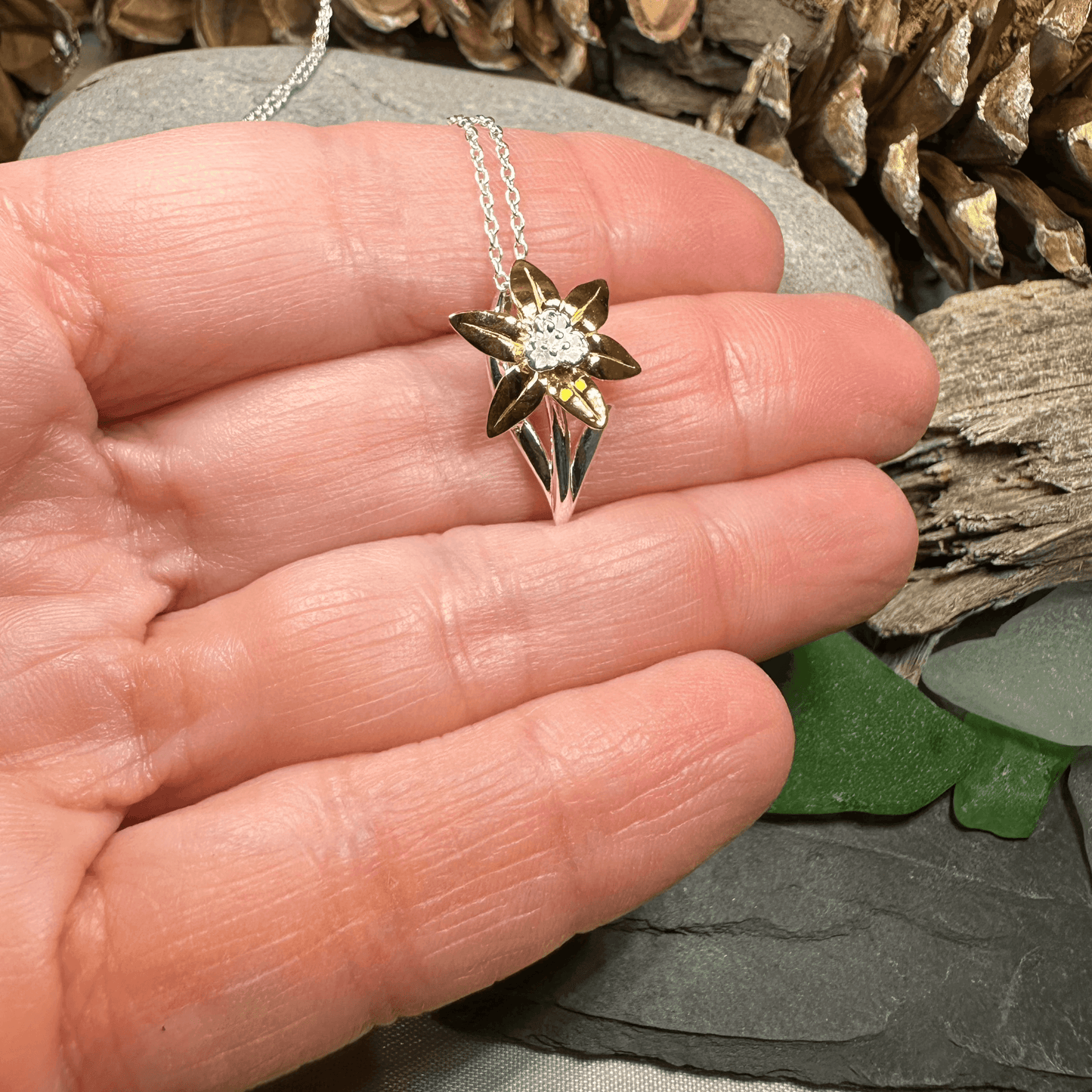 Golden Welsh Daffodil Necklace - 18