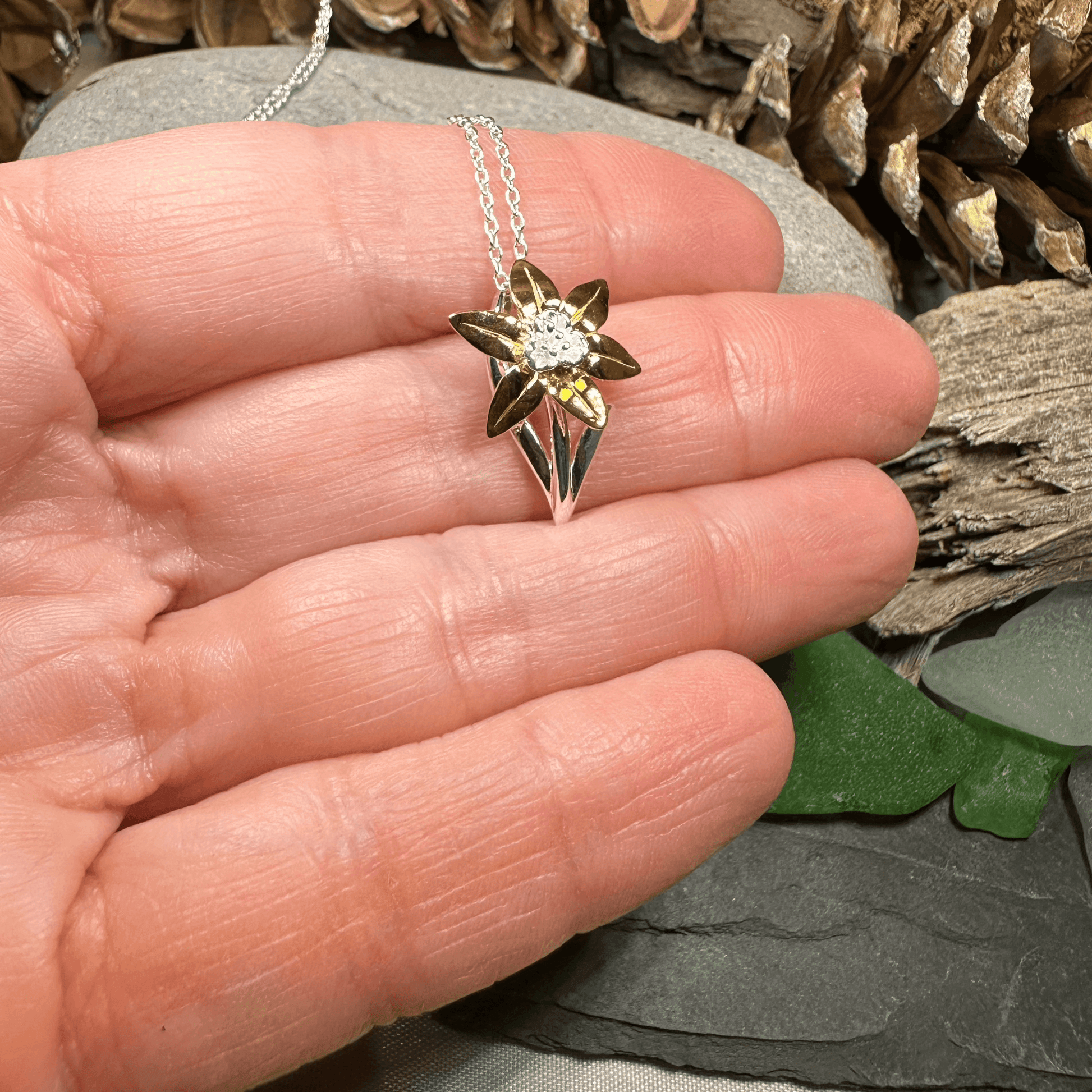 Golden Welsh Daffodil Necklace - 18