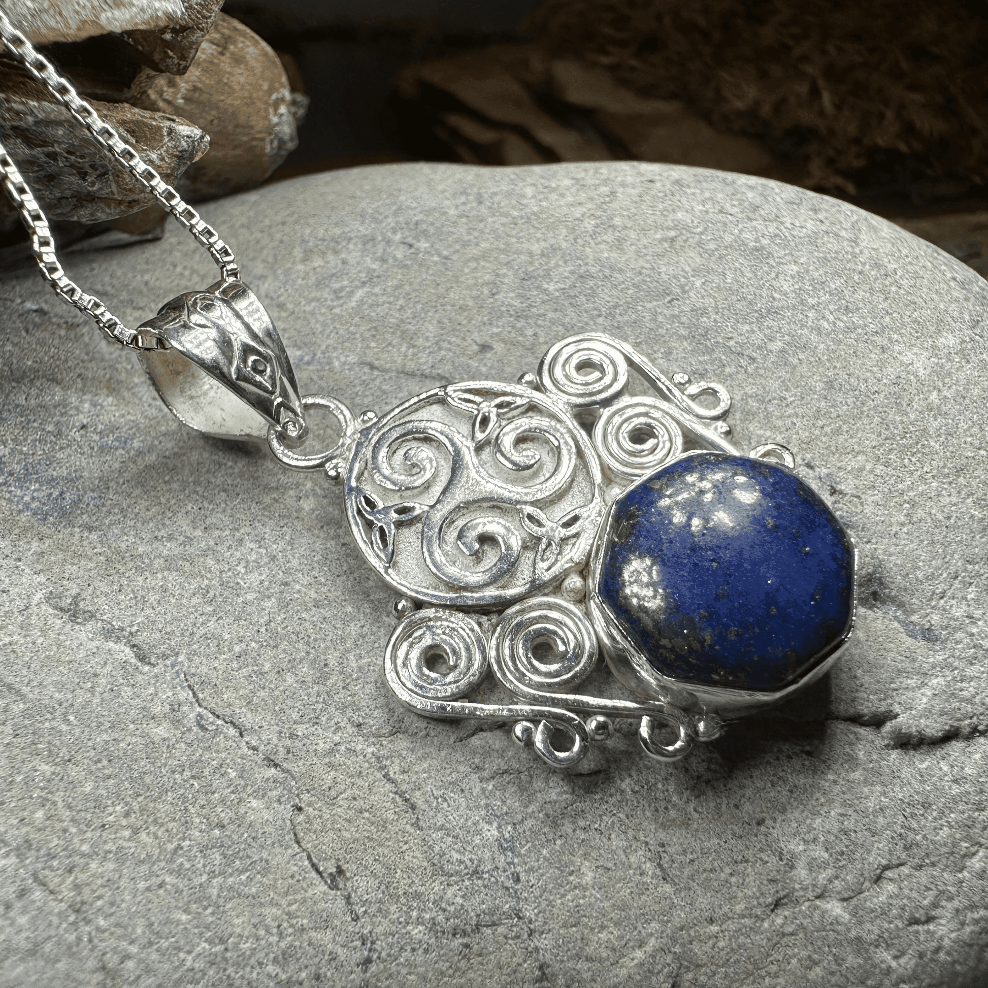 Lyria Celtic Triple Spiral Necklace - 18 / Azurite