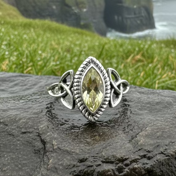 Yasmin Celtic Trinity Knot Ring