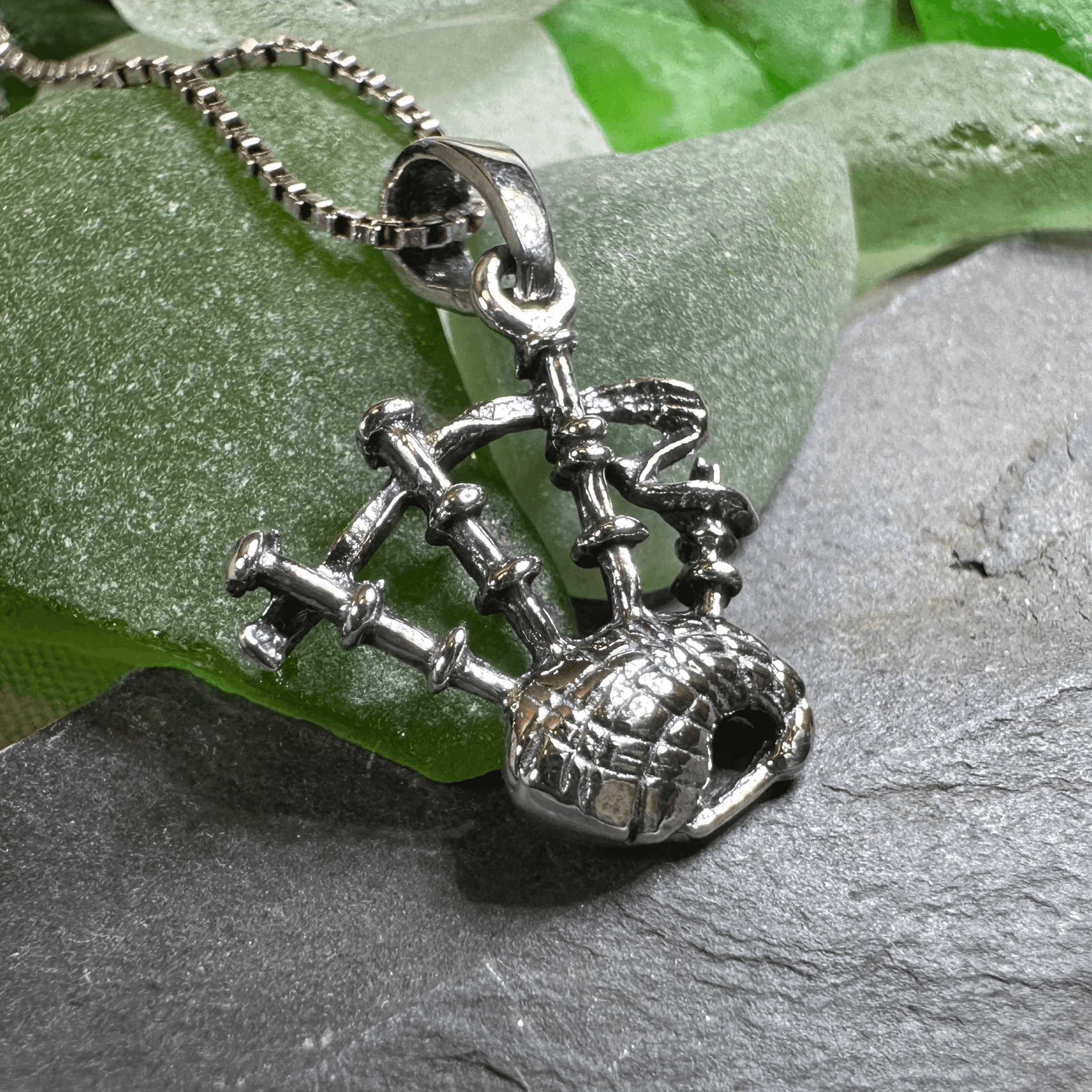 Tartan Bagpipes Necklace - 18