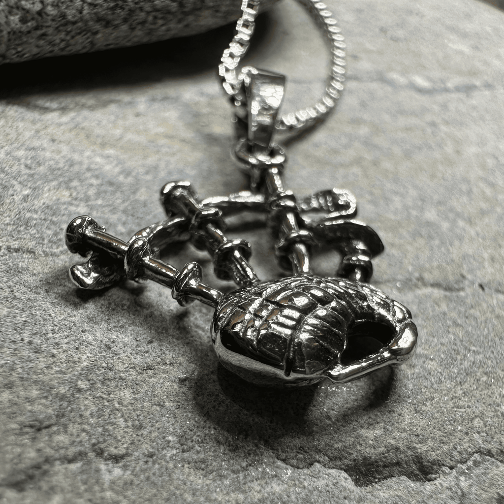 Tartan Bagpipes Necklace - 18