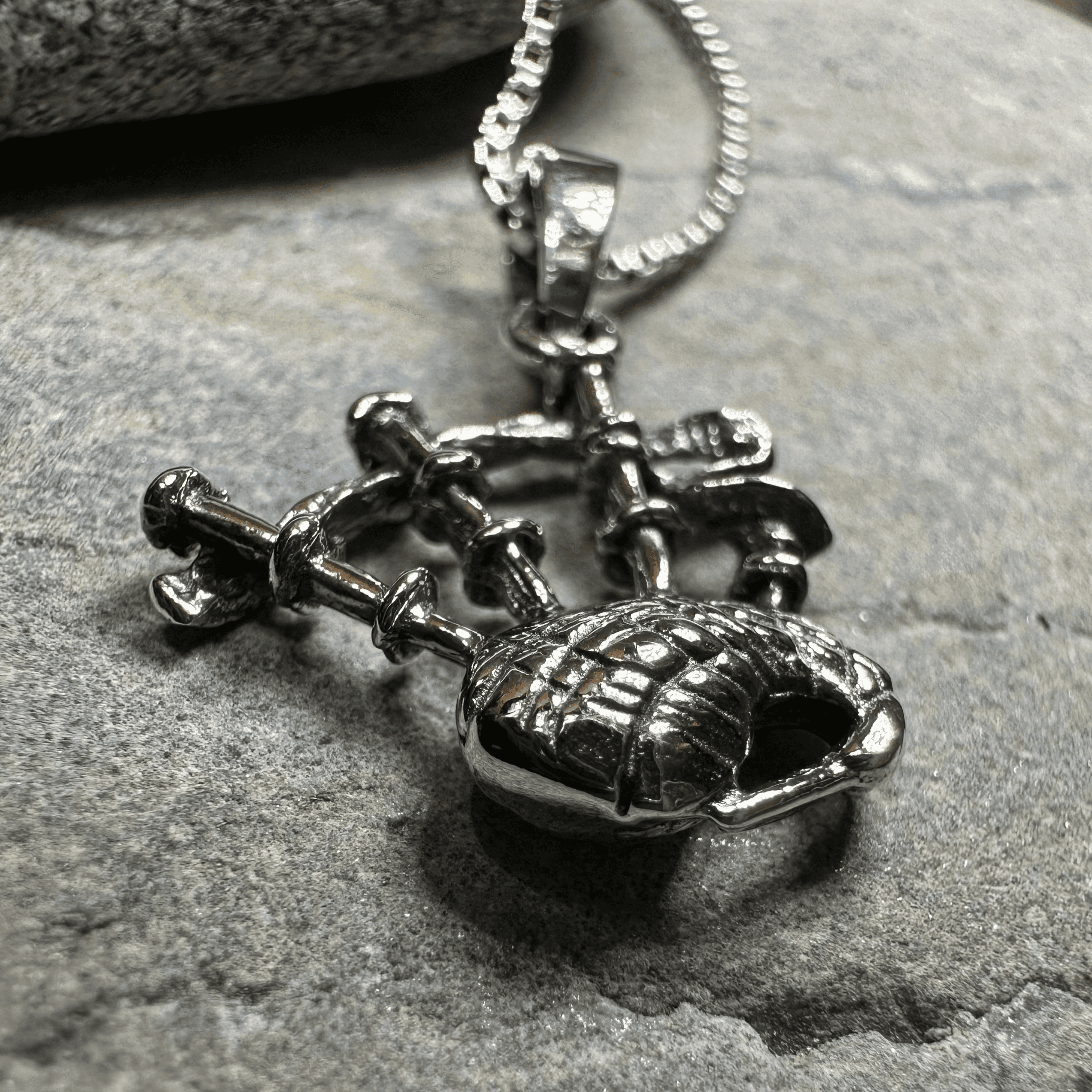 Tartan Bagpipes Necklace - 18