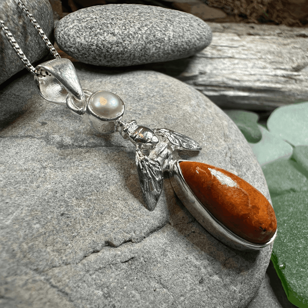 Summer Garden Bee Necklace - 18