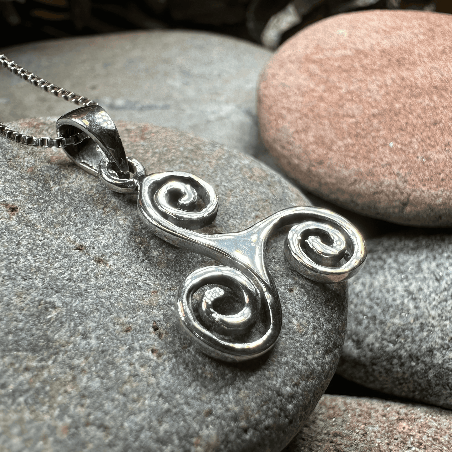 Arwyn Celtic Spiral Necklace - 18