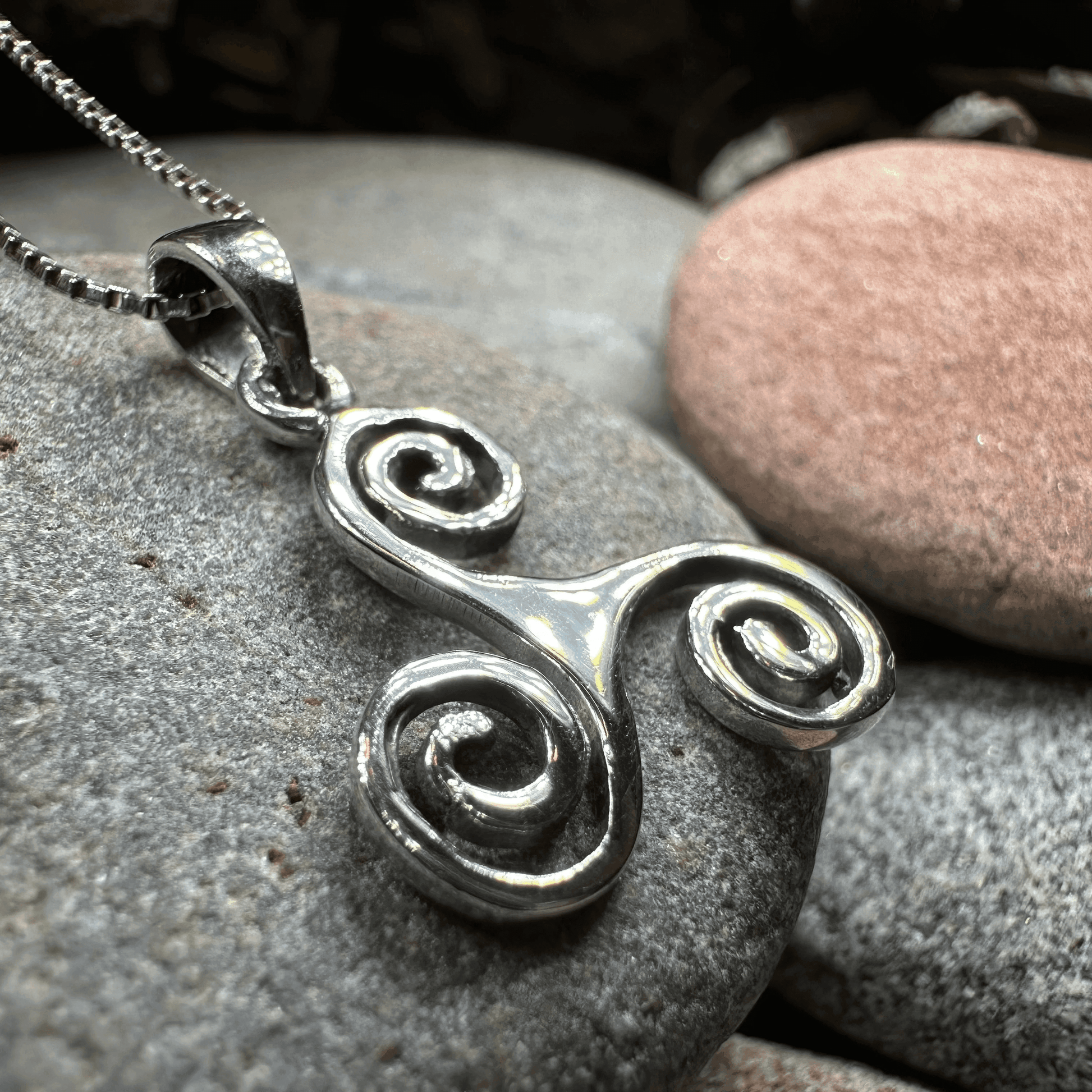 Arwyn Celtic Spiral Necklace - 18