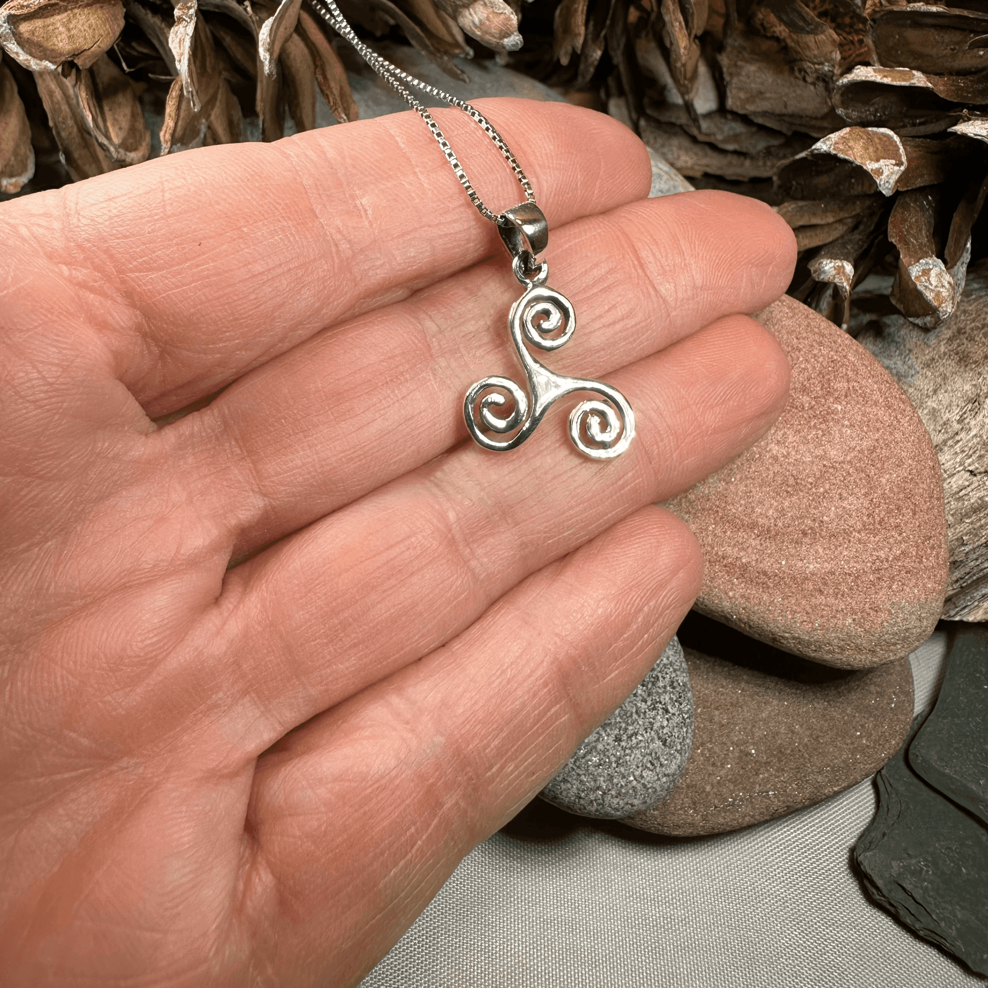 Arwyn Celtic Spiral Necklace - 18
