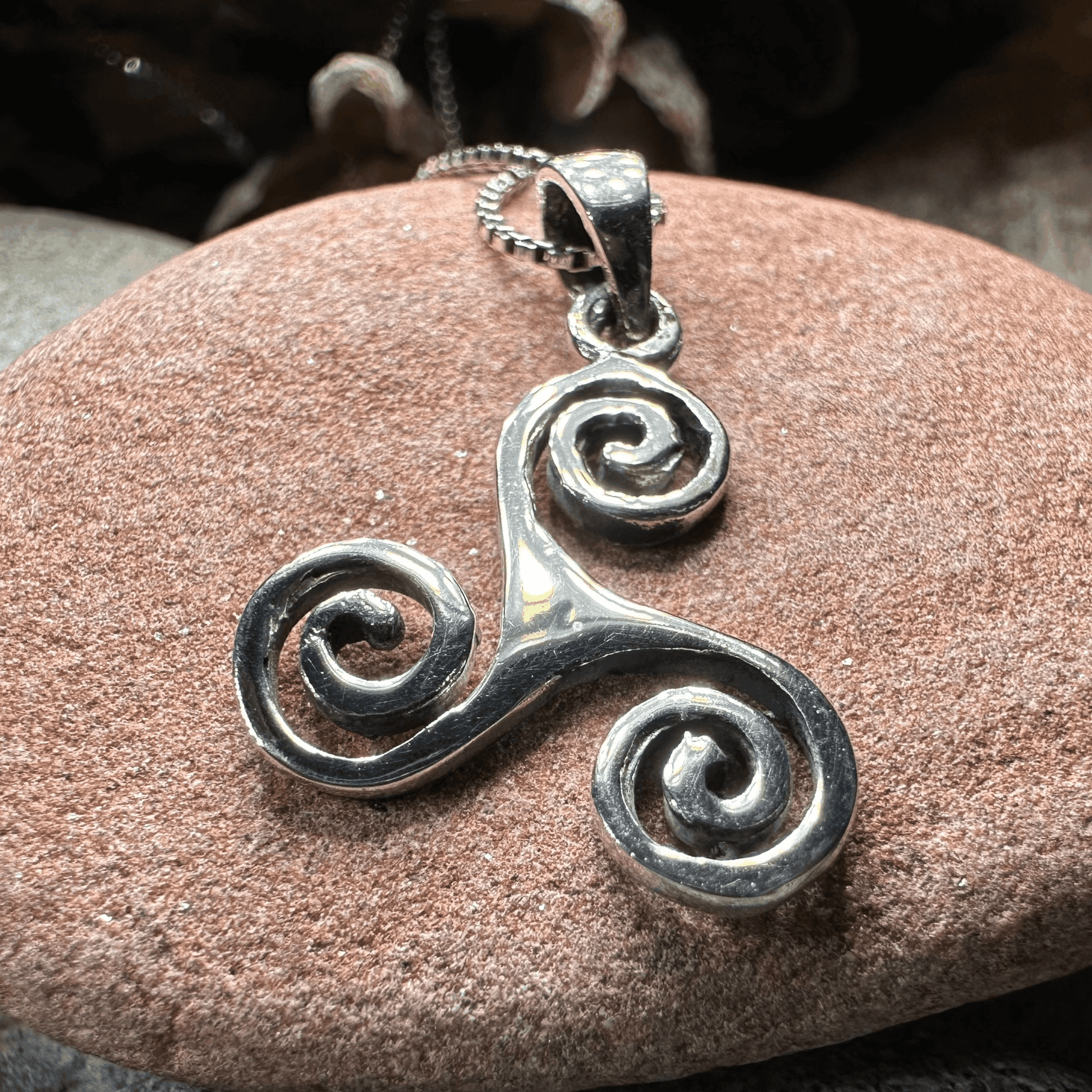 Arwyn Celtic Spiral Necklace - 18