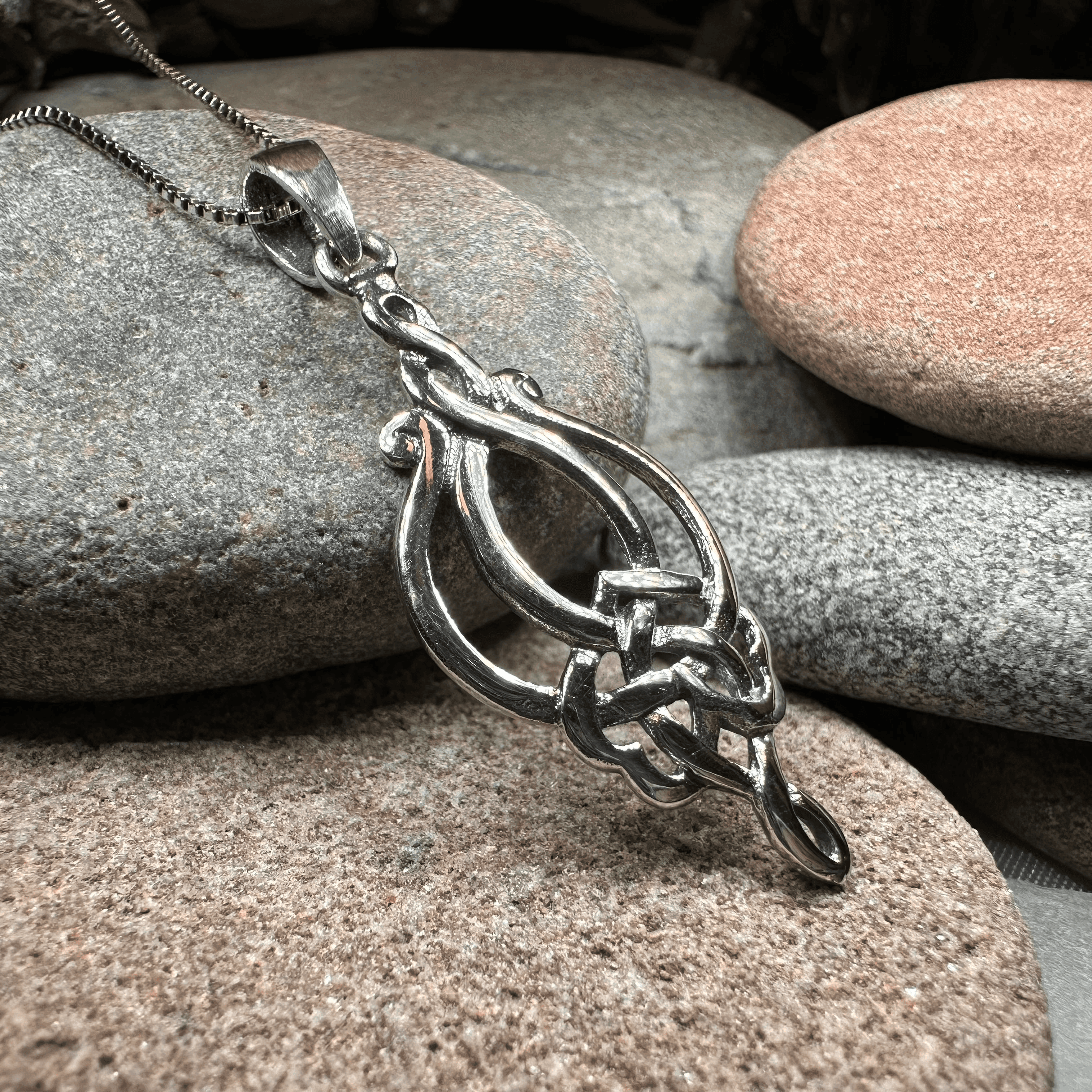 Olivia Celtic Knot Necklace - 18
