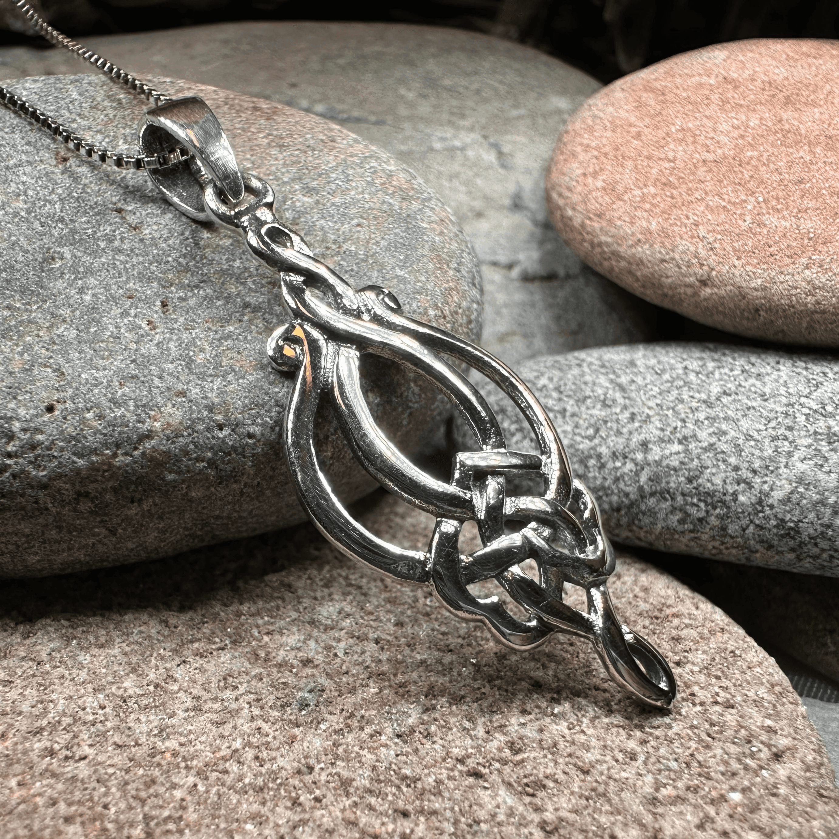 Olivia Celtic Knot Necklace - 18