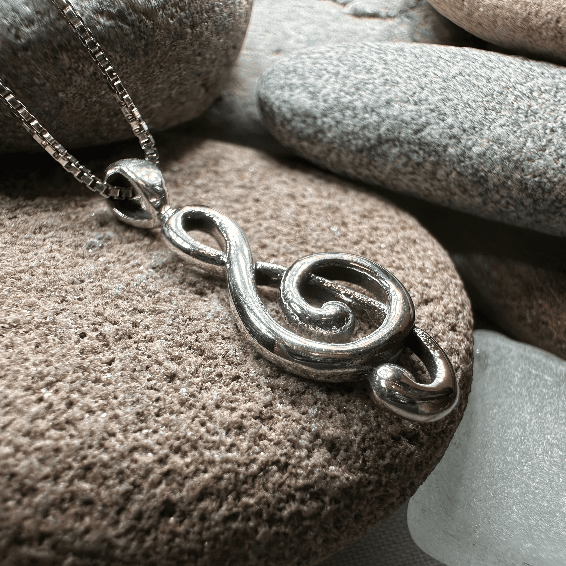 Sweet Music Note Necklace - 18