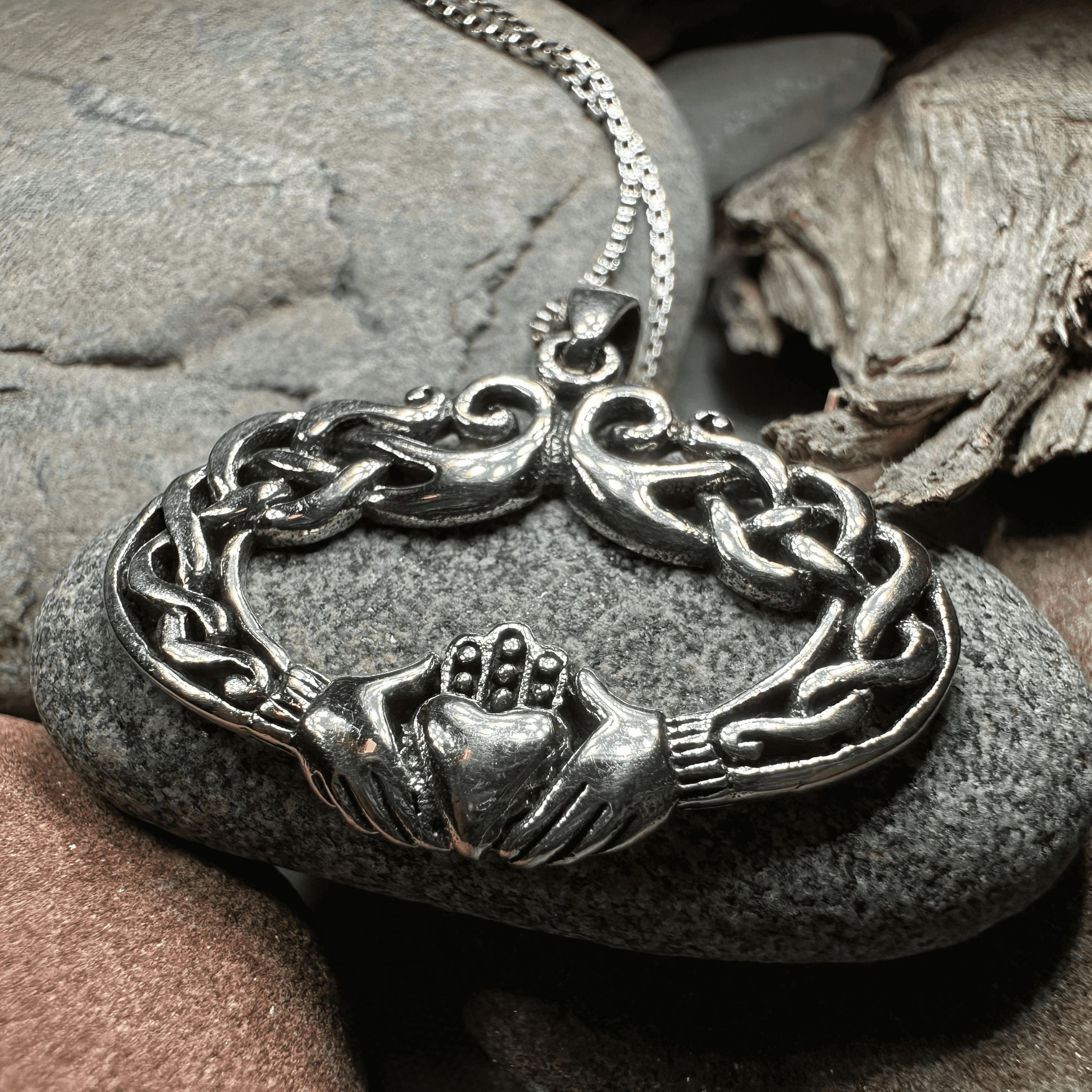 Claddagh Celtic Lace Necklace - 18