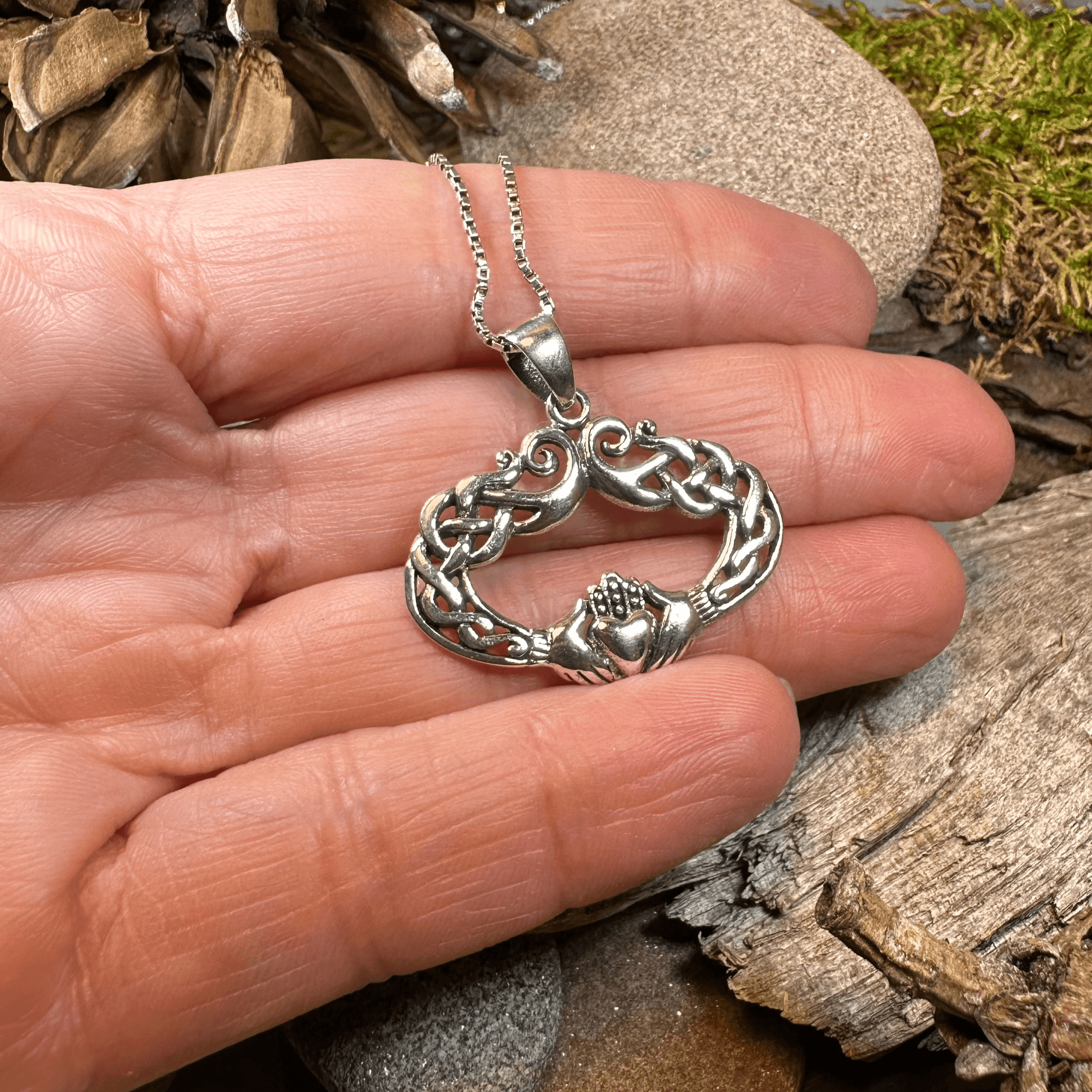 Claddagh Celtic Lace Necklace - 18