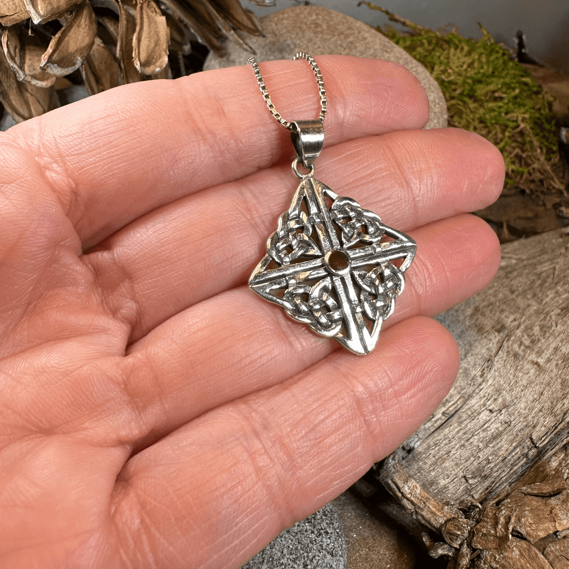 Asthore Celtic Knot Necklace - 18 / Red