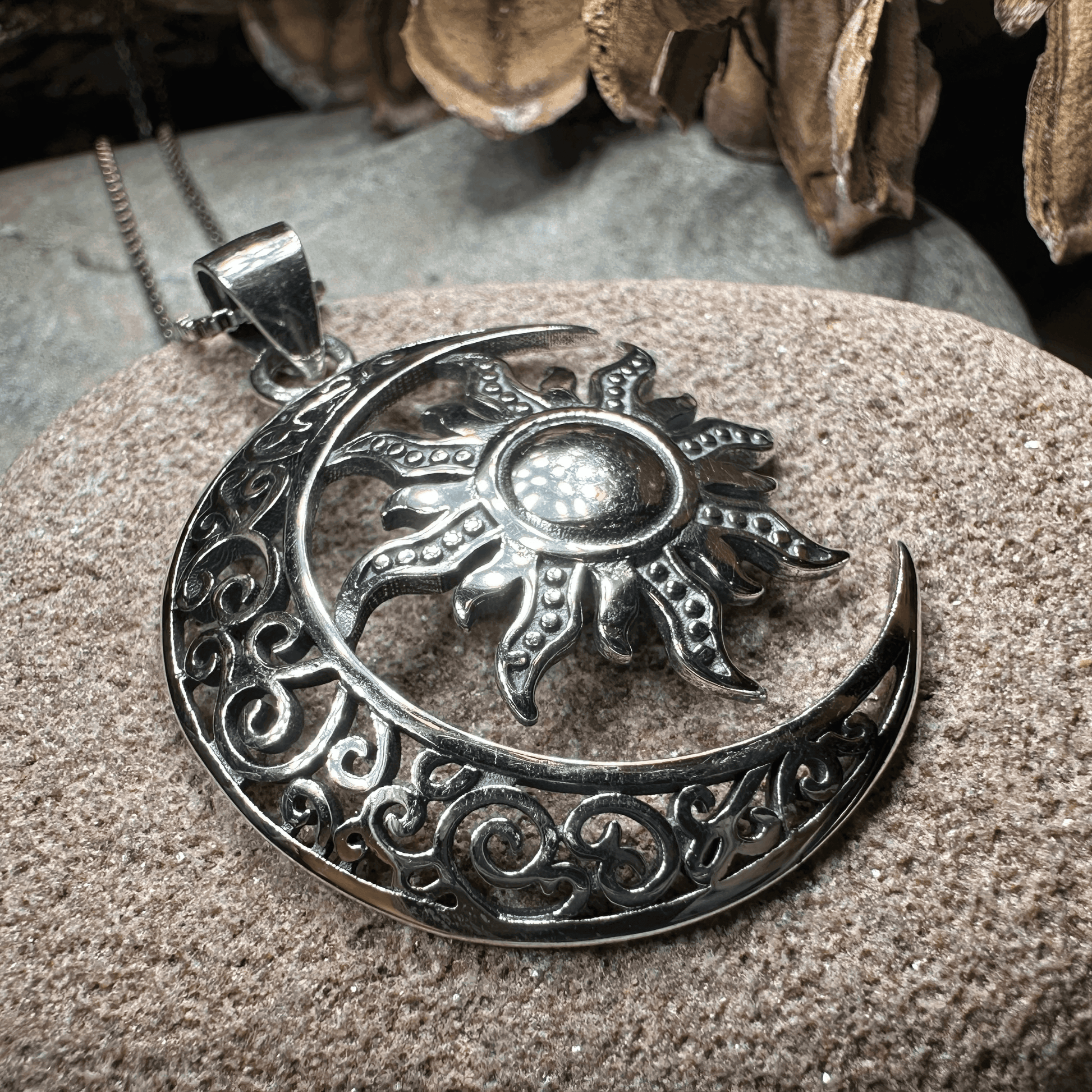 Luan Moon Necklace - 18