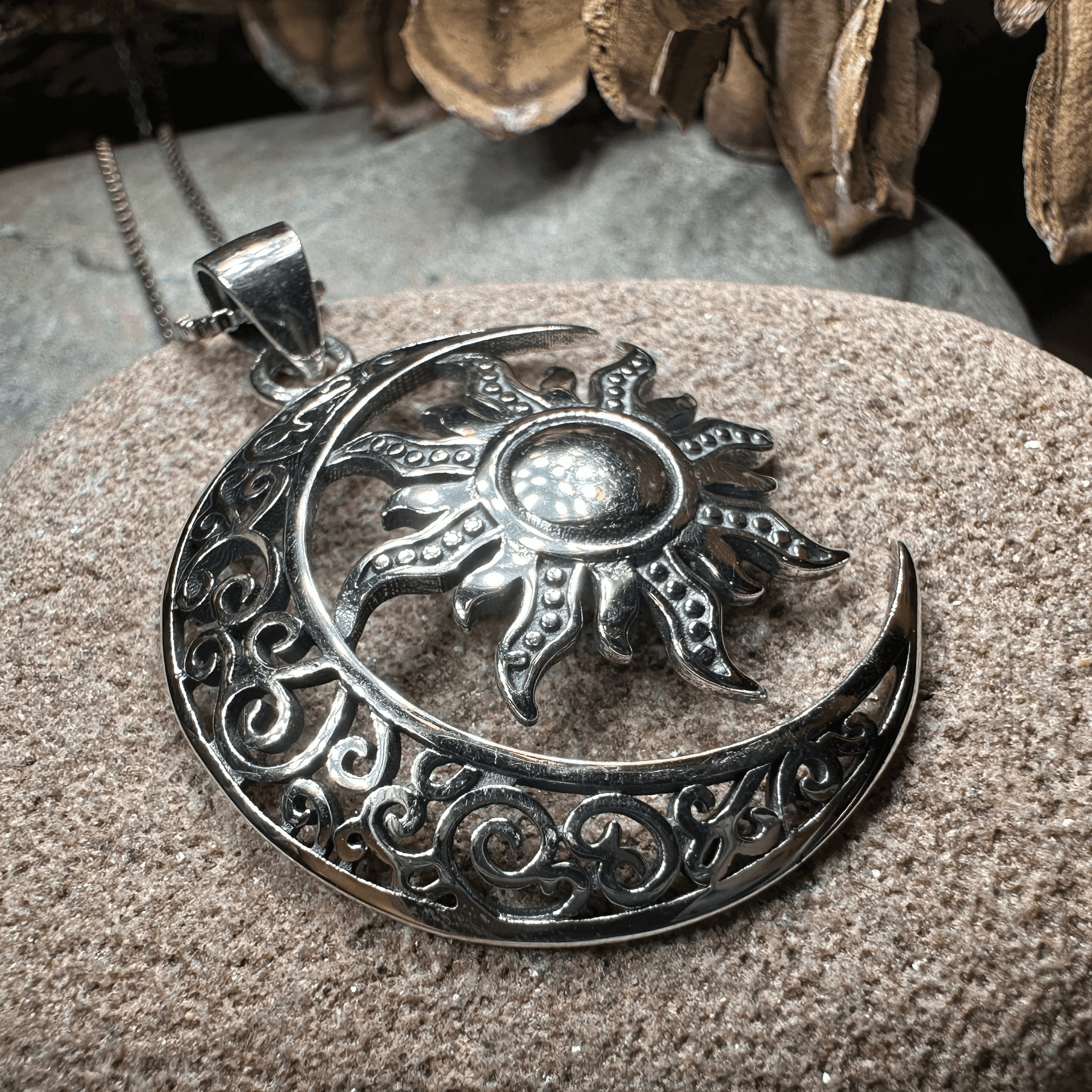 Luan Moon Necklace - 18