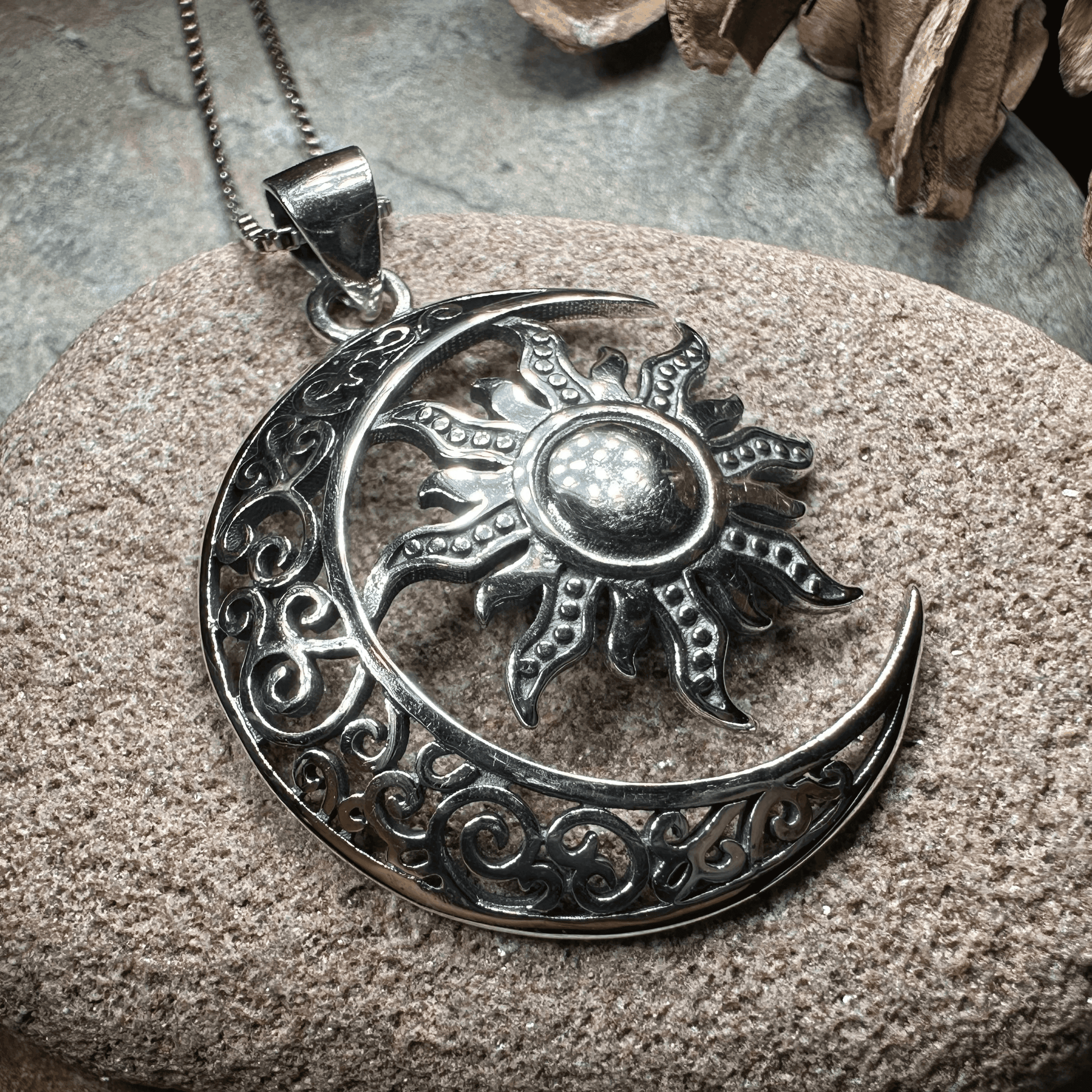 Luan Moon Necklace - 18