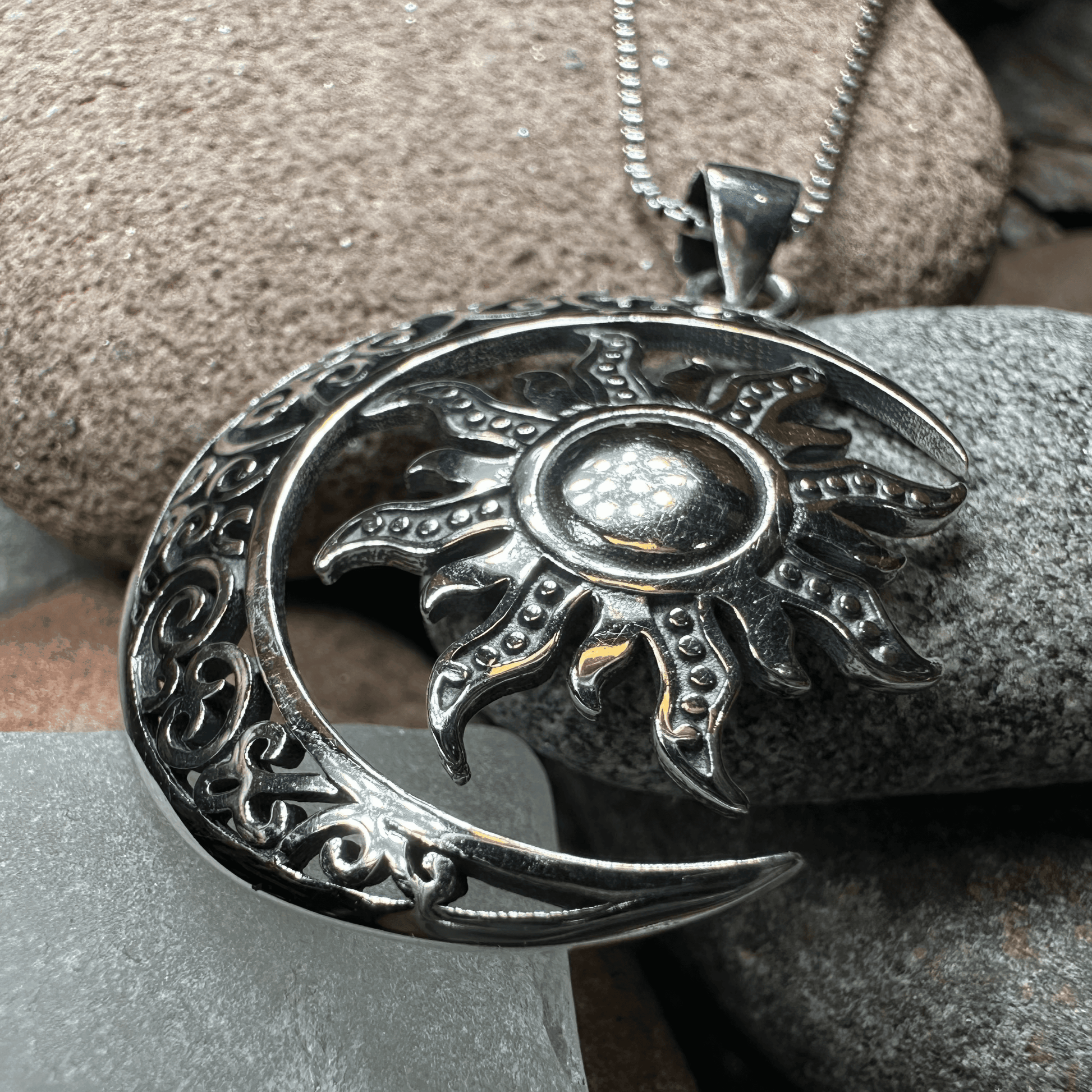 Luan Moon Necklace - 18