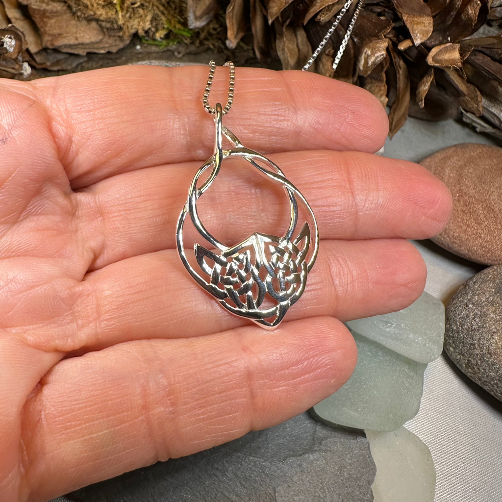Lira Celtic Knot Necklace