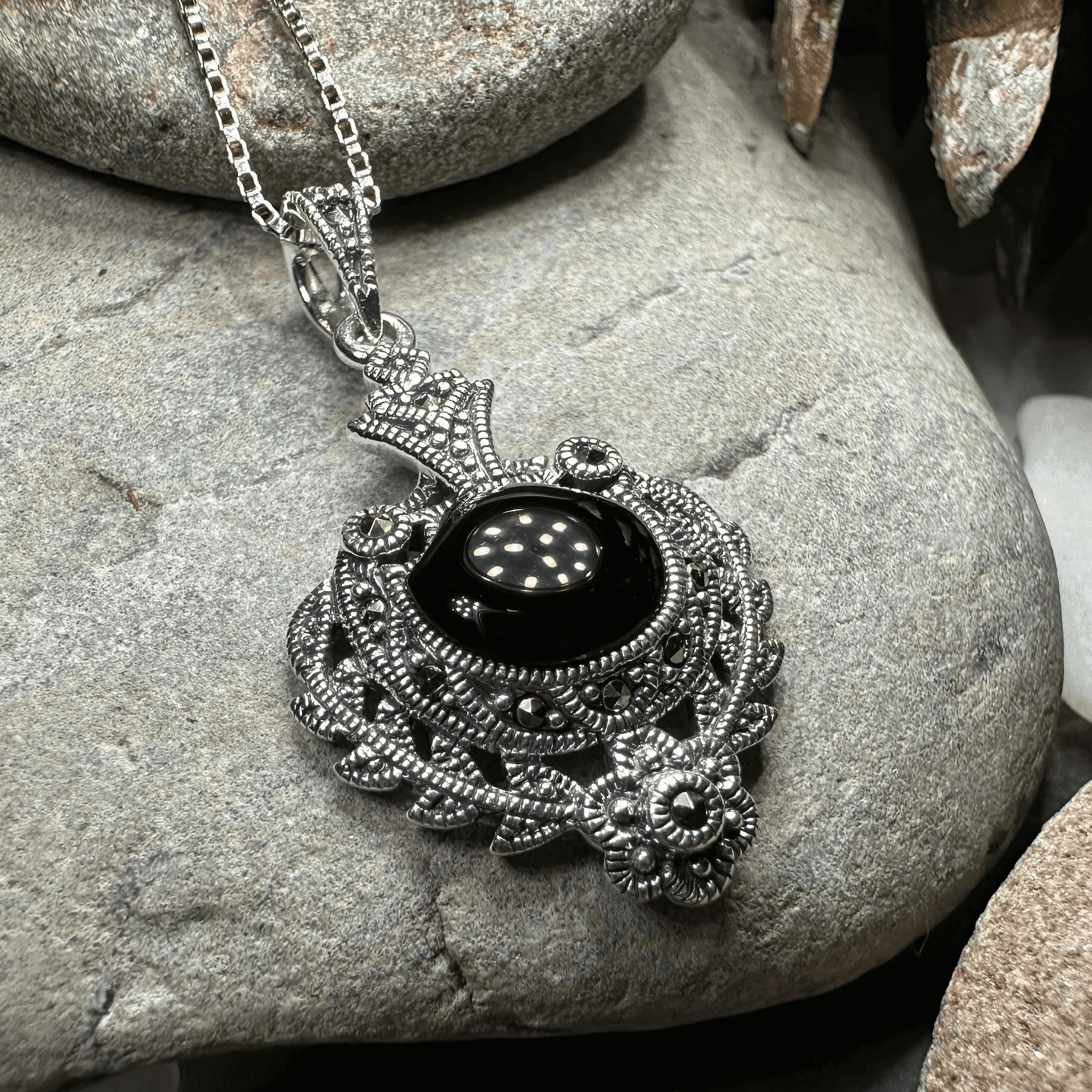 Vintage Onyx Celtic Necklace - 18