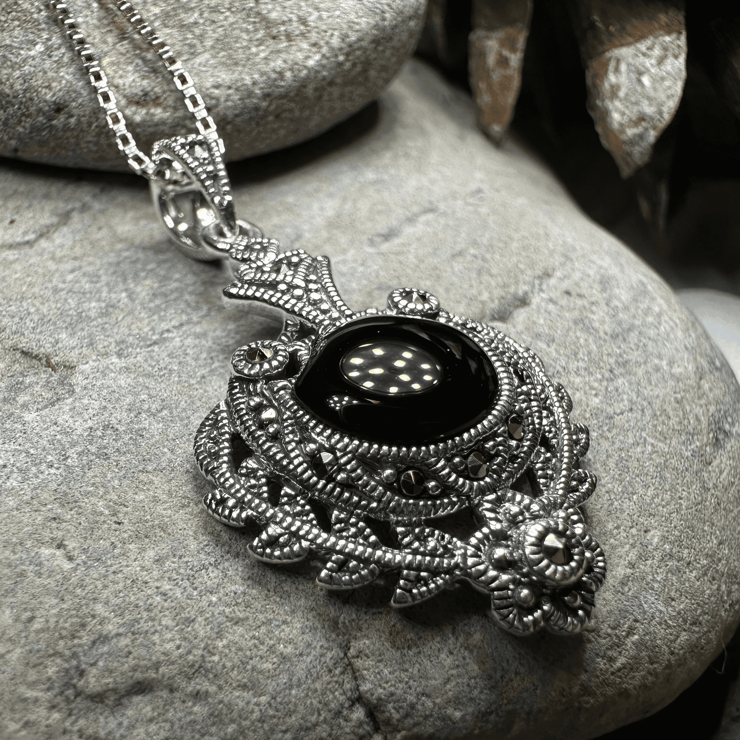 Vintage Onyx Celtic Necklace - 18