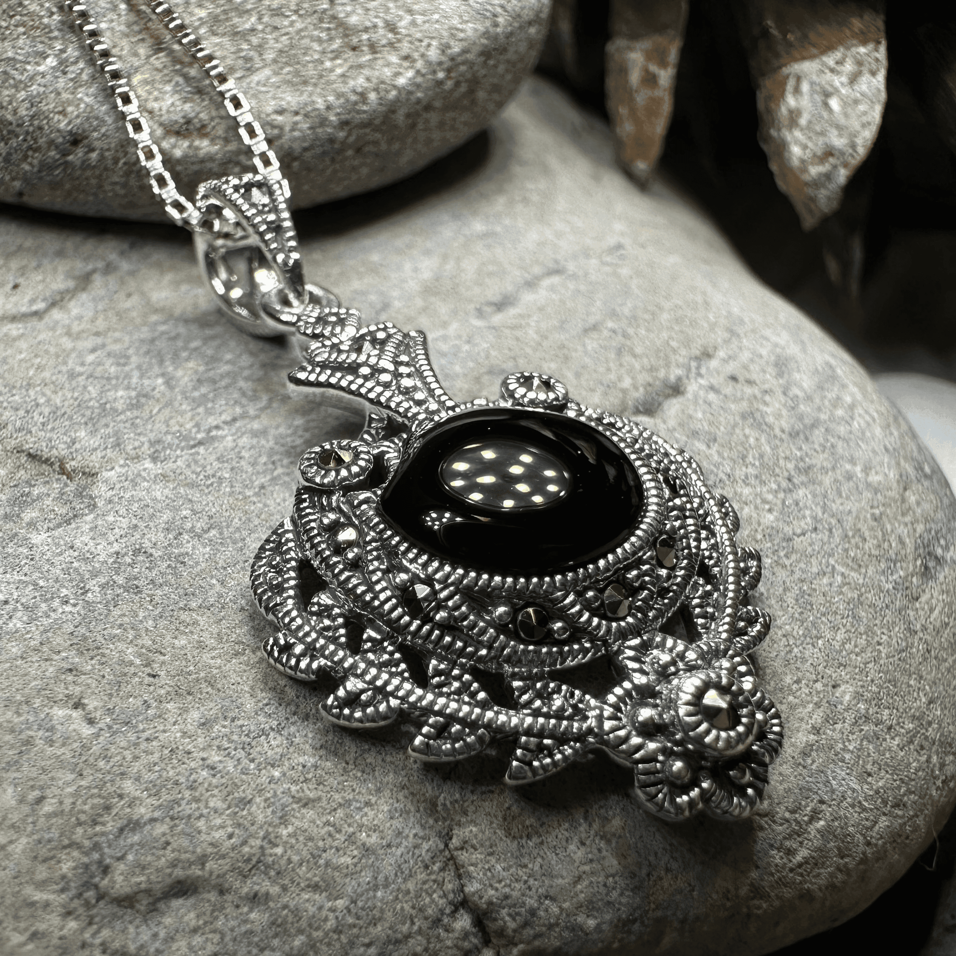 Vintage Onyx Celtic Necklace - 18