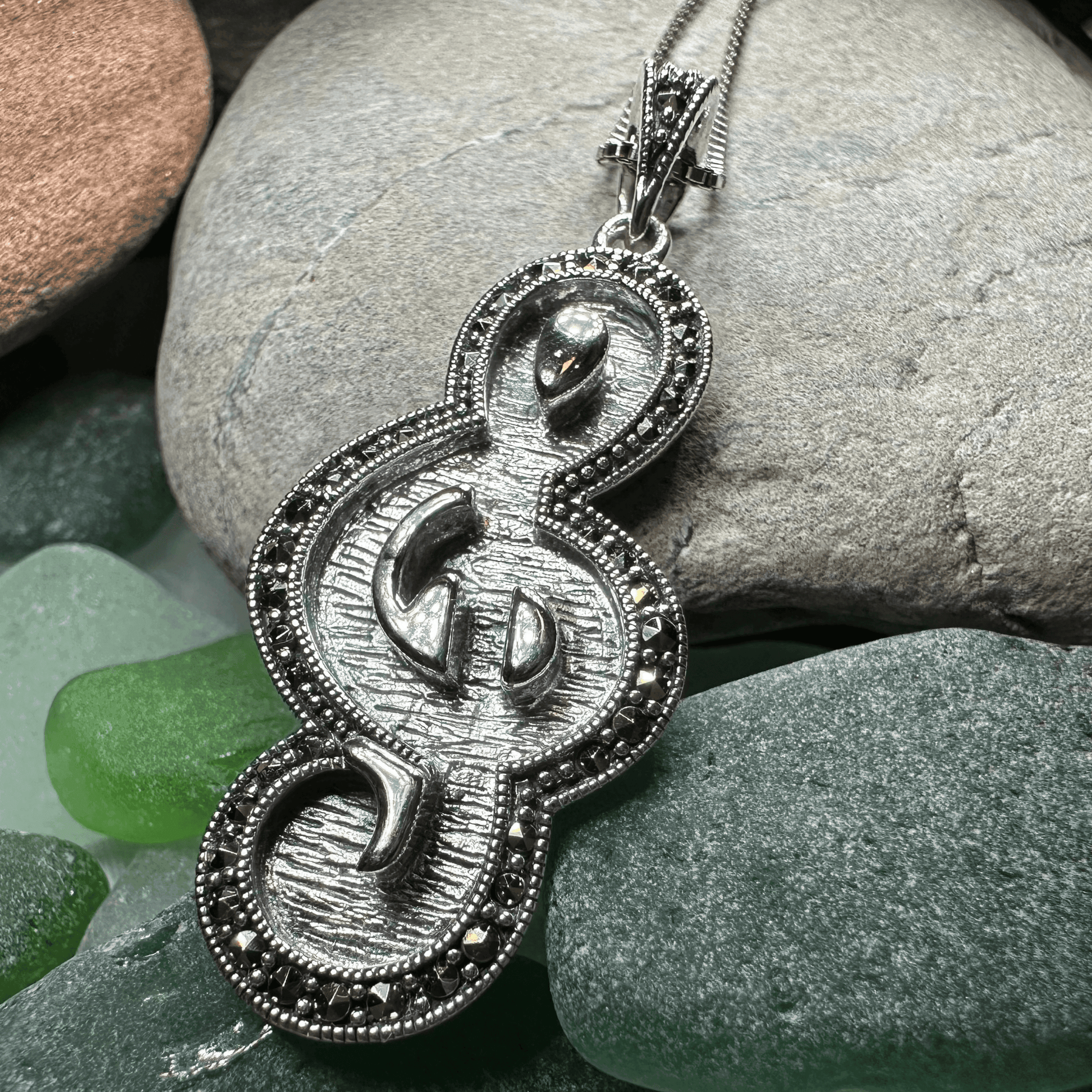 Crescendo Music Note Necklace - 