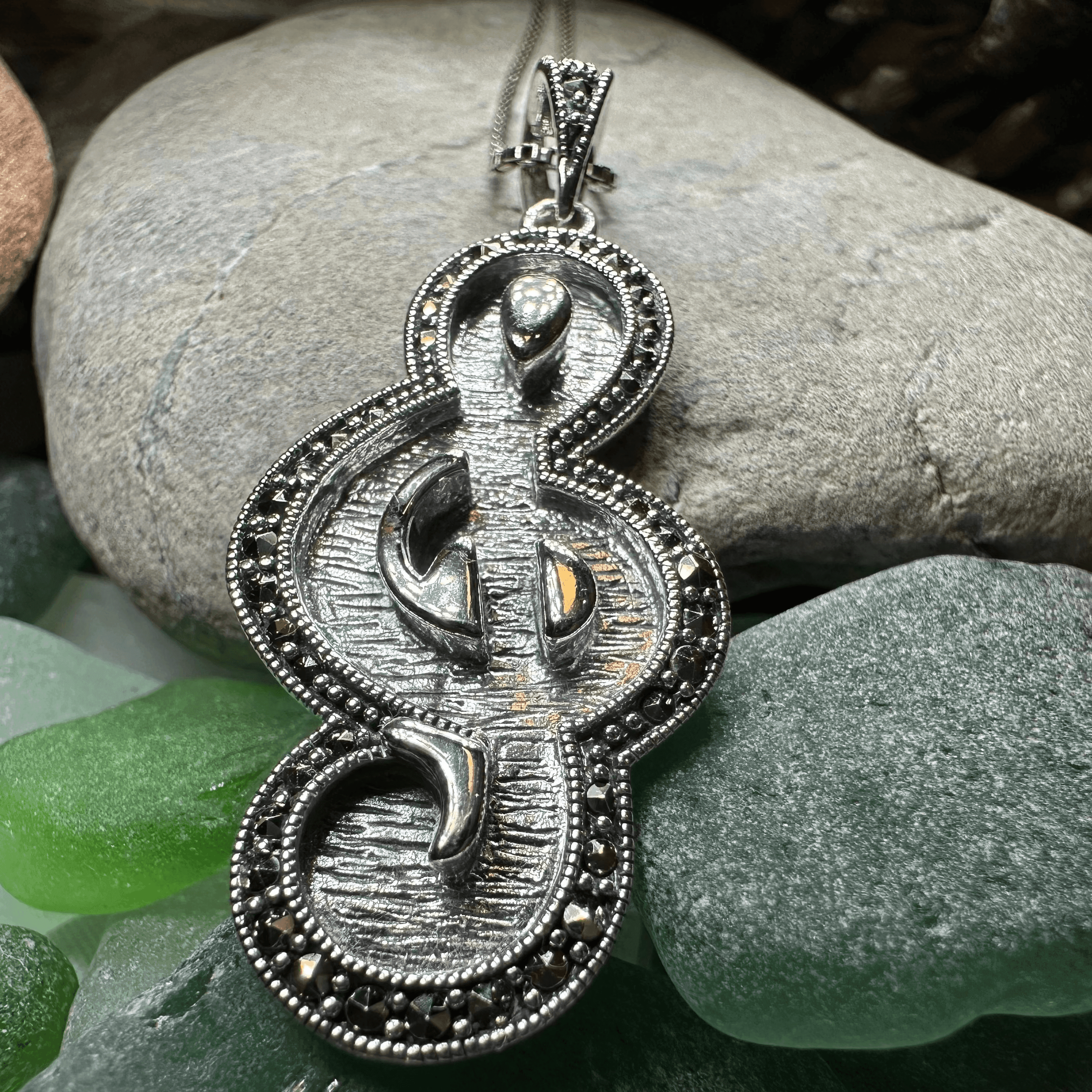 Crescendo Music Note Necklace - 