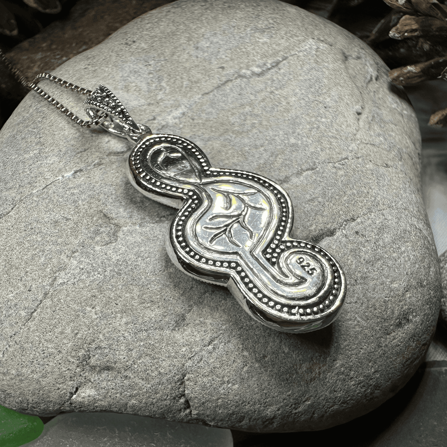 Crescendo Music Note Necklace - 