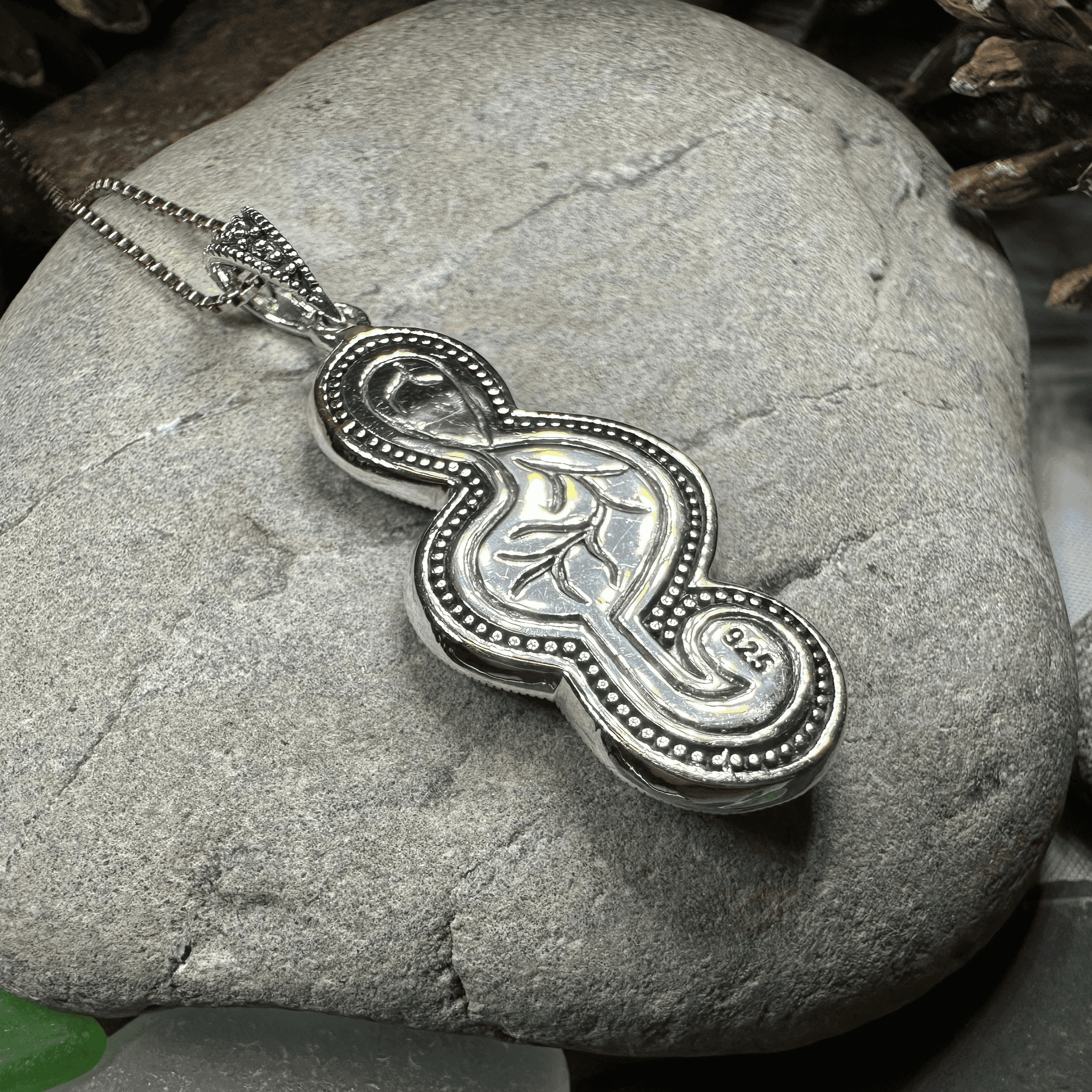 Crescendo Music Note Necklace - 