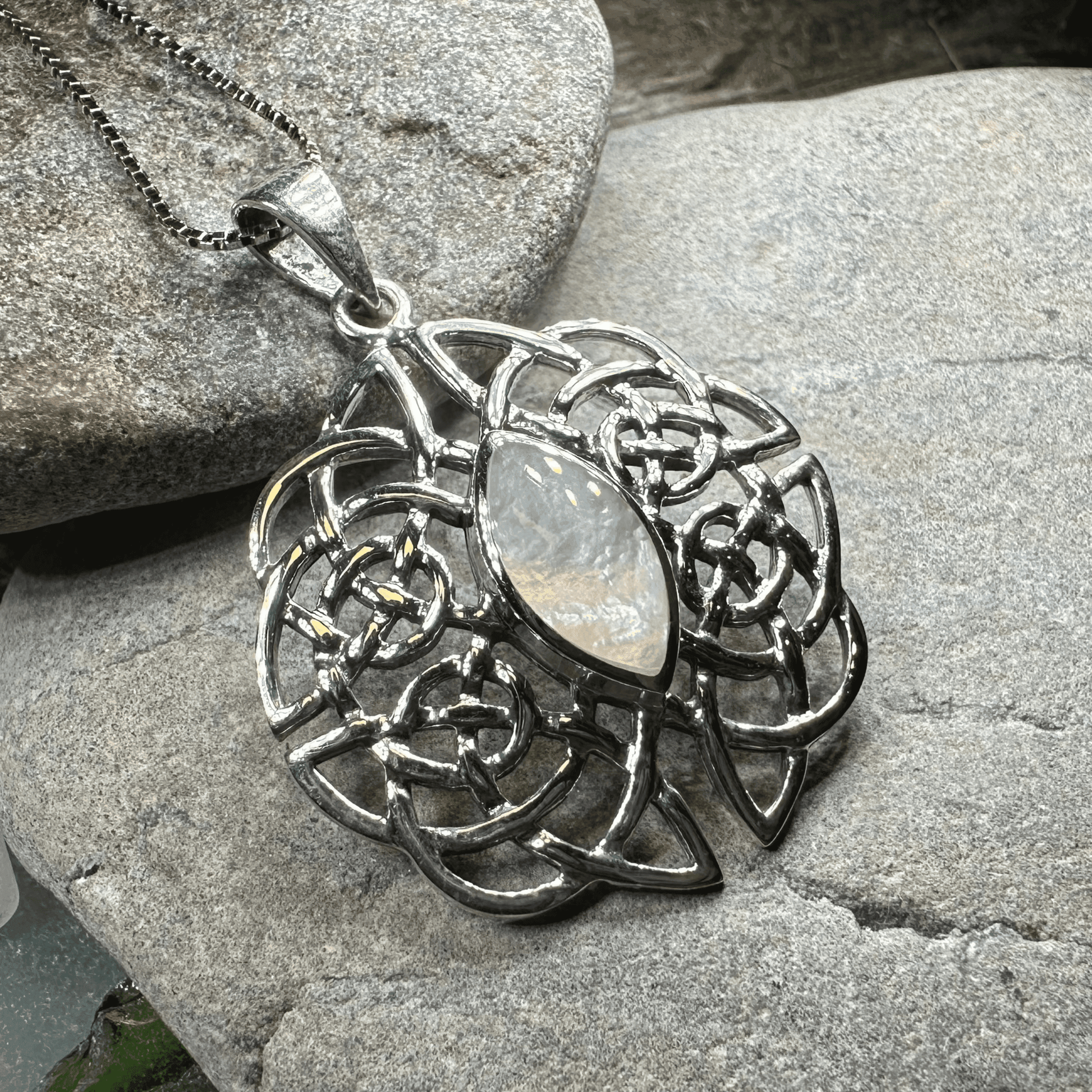 Cassandra Celtic Knot Necklace - 18