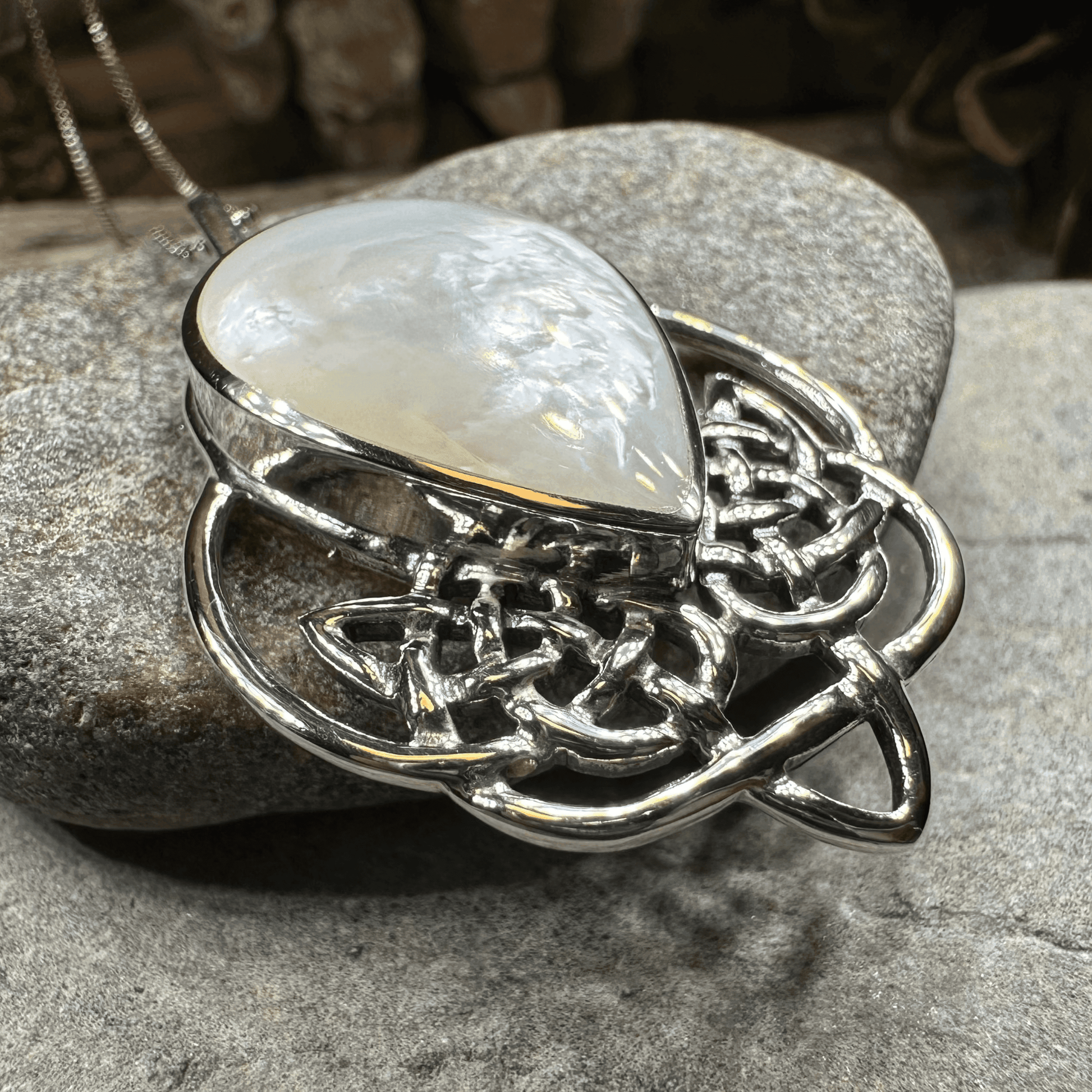 Tobermory Celtic Knot Necklace - Abalone Shell / 18