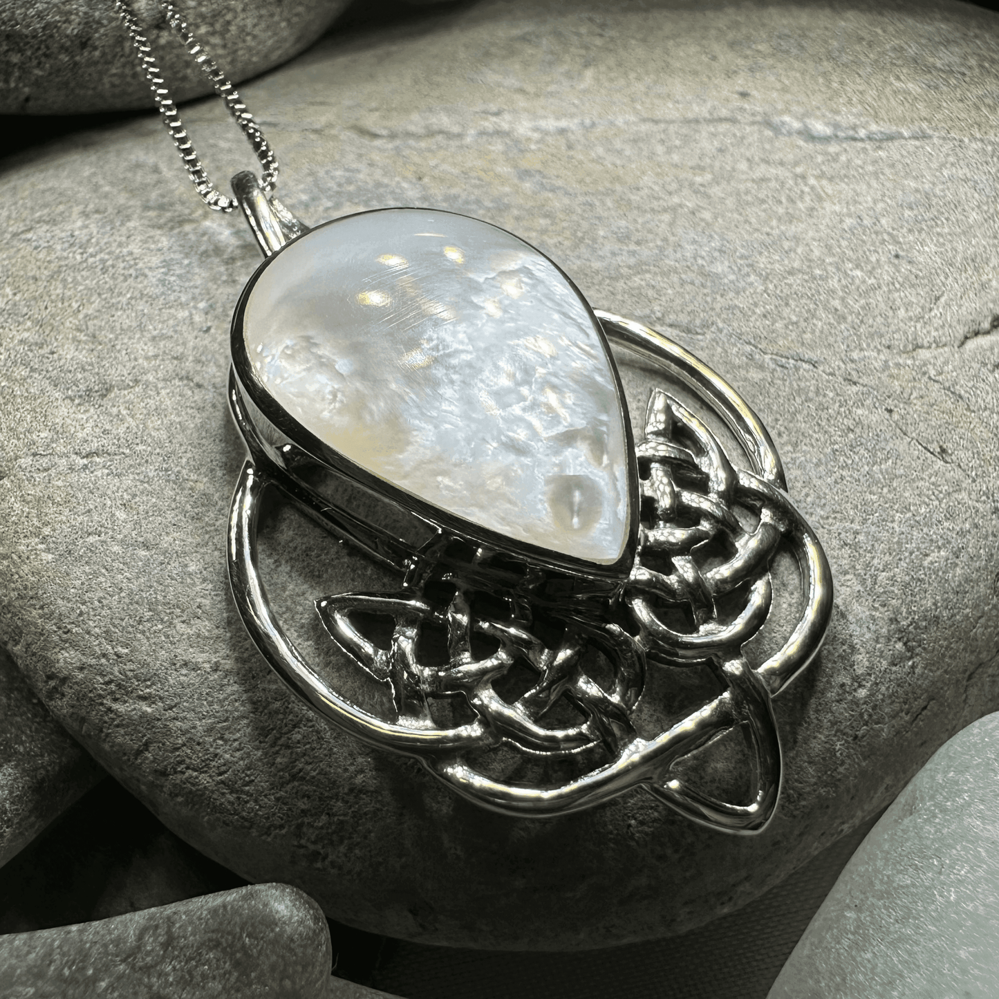 Tobermory Celtic Knot Necklace - Abalone Shell / 18