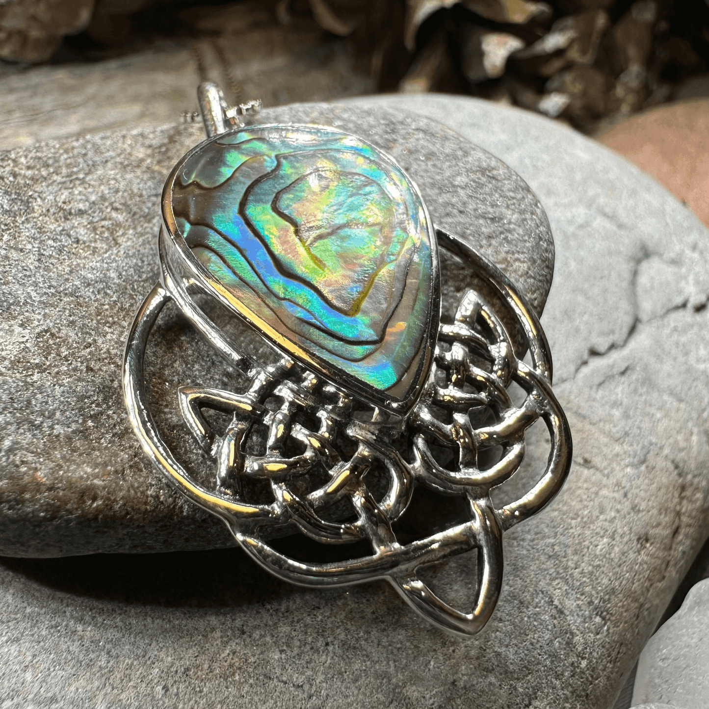 Tobermory Celtic Knot Necklace - Abalone Shell / 18