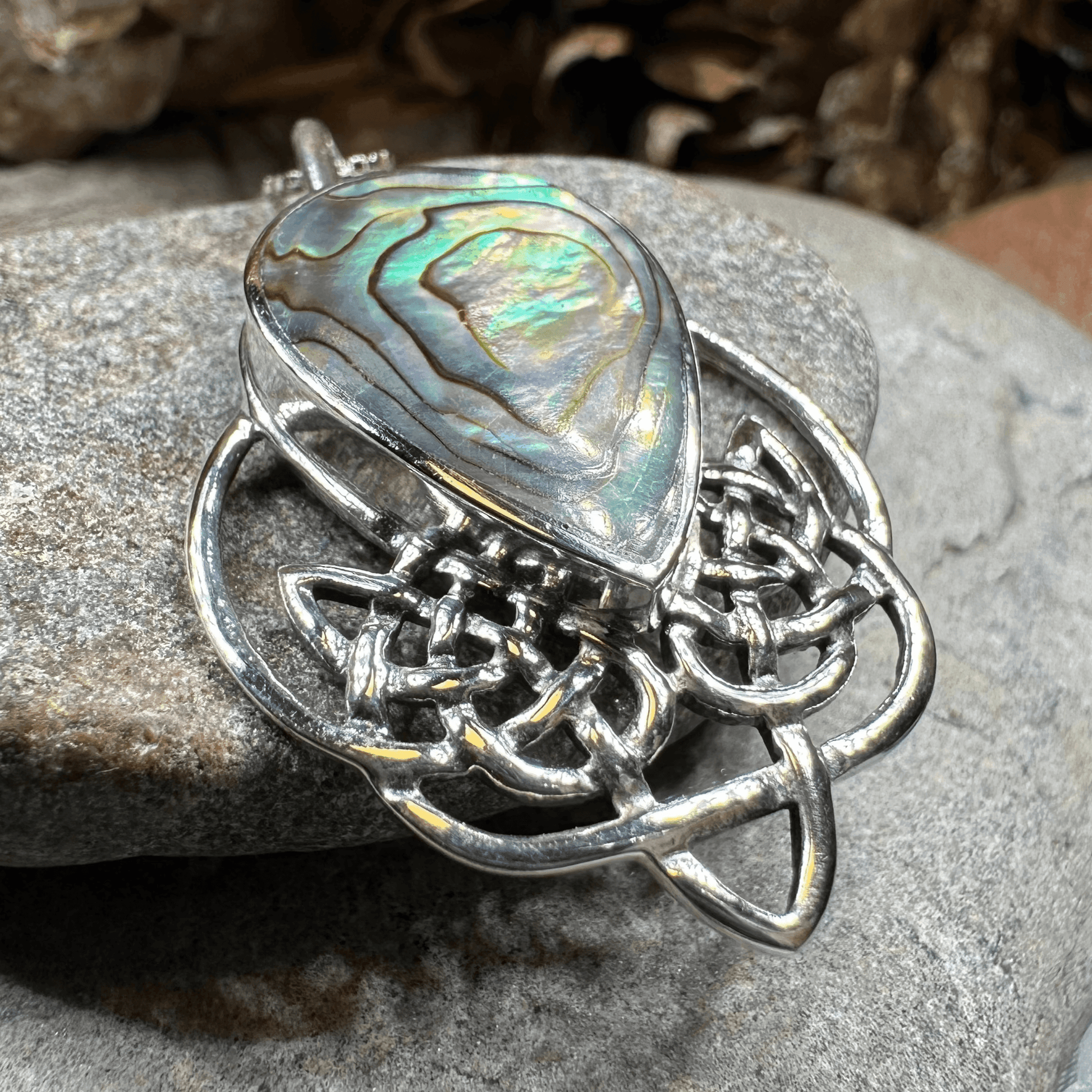 Tobermory Celtic Knot Necklace - Abalone Shell / 18