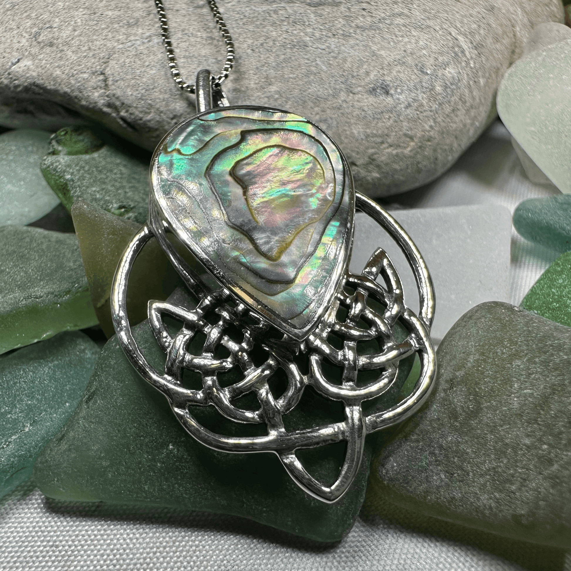 Tobermory Celtic Knot Necklace - Abalone Shell / 18