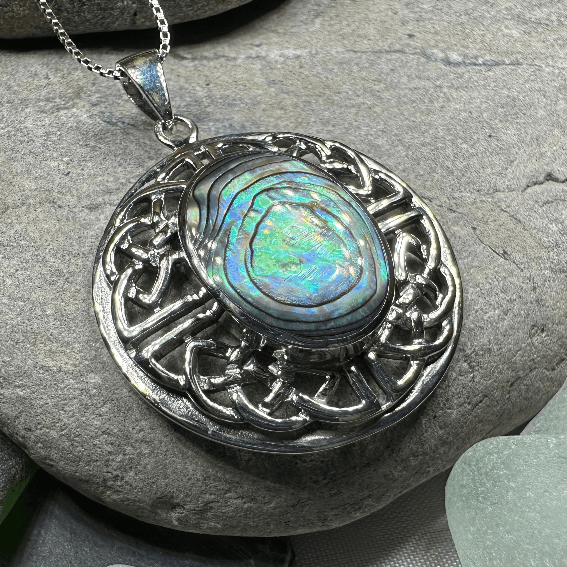 Mariot Celtic Knot Necklace - Abalone Shell / 18