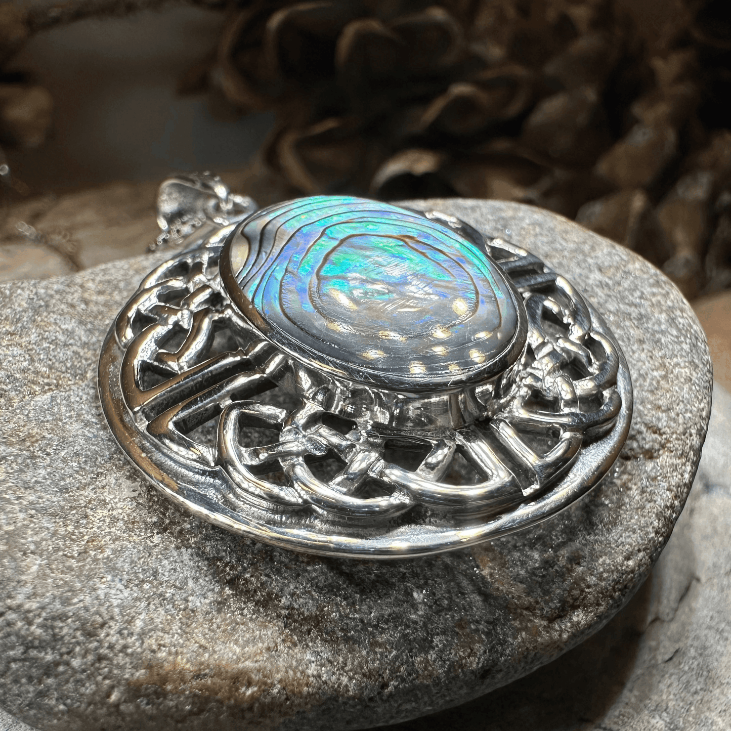 Mariot Celtic Knot Necklace - Abalone Shell / 18