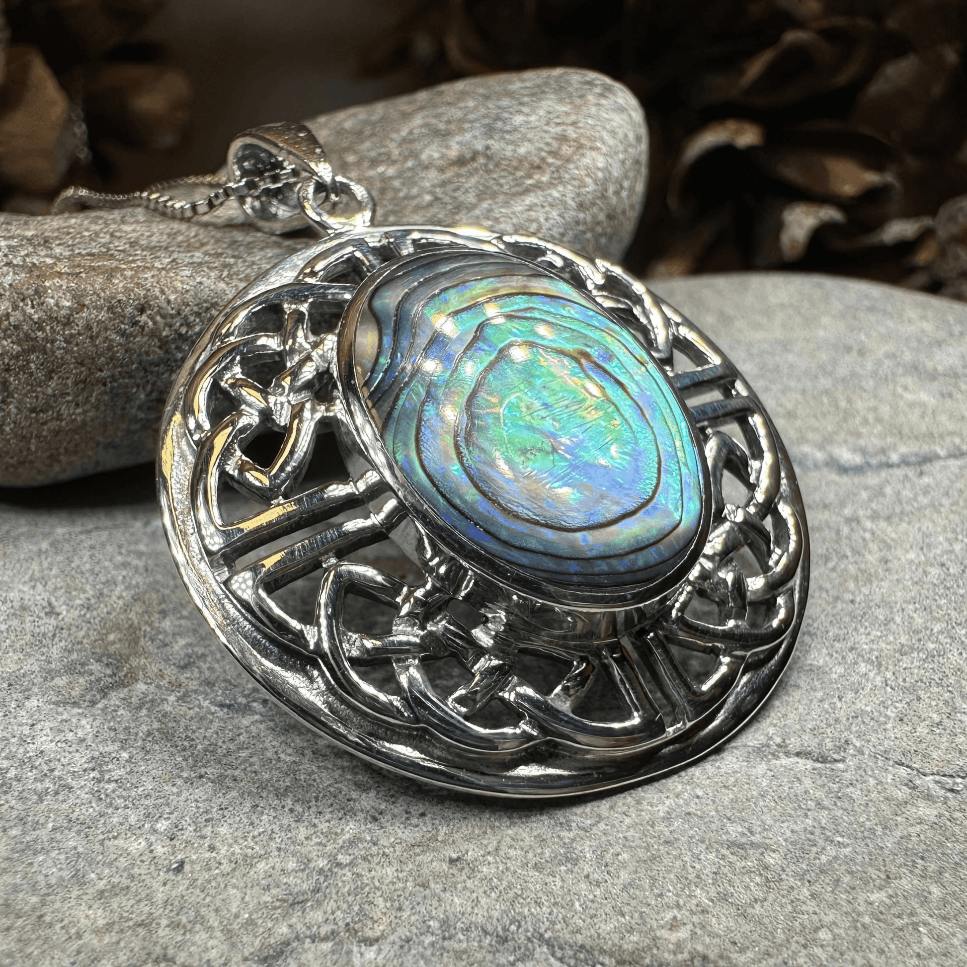 Mariot Celtic Knot Necklace - Abalone Shell / 18