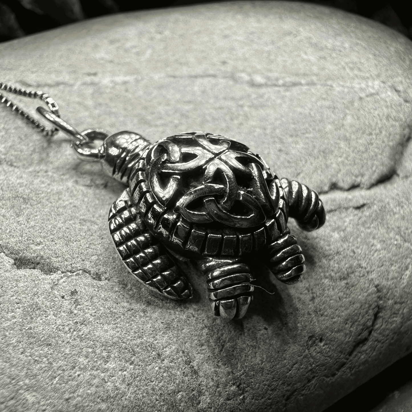 Birte Celtic Turtle Necklace - 18