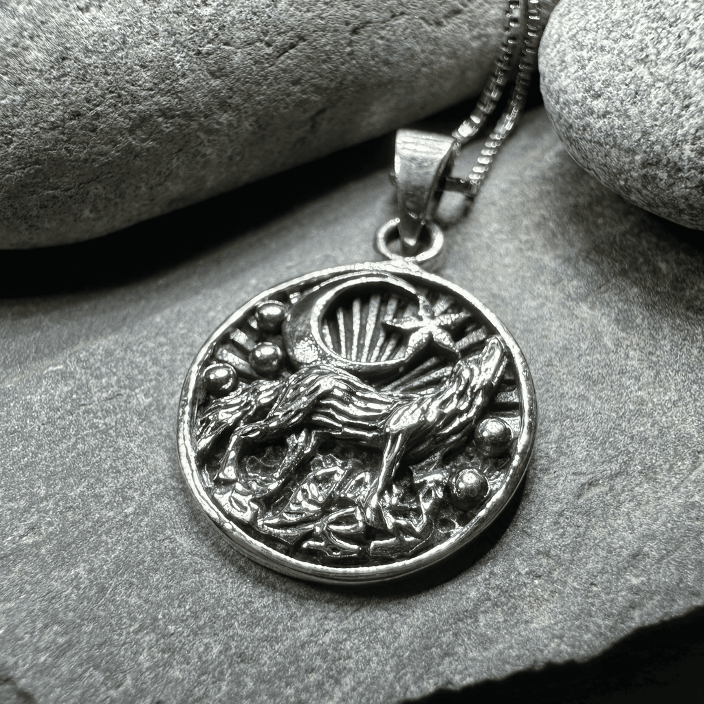 Oíche Wolf Necklace - 