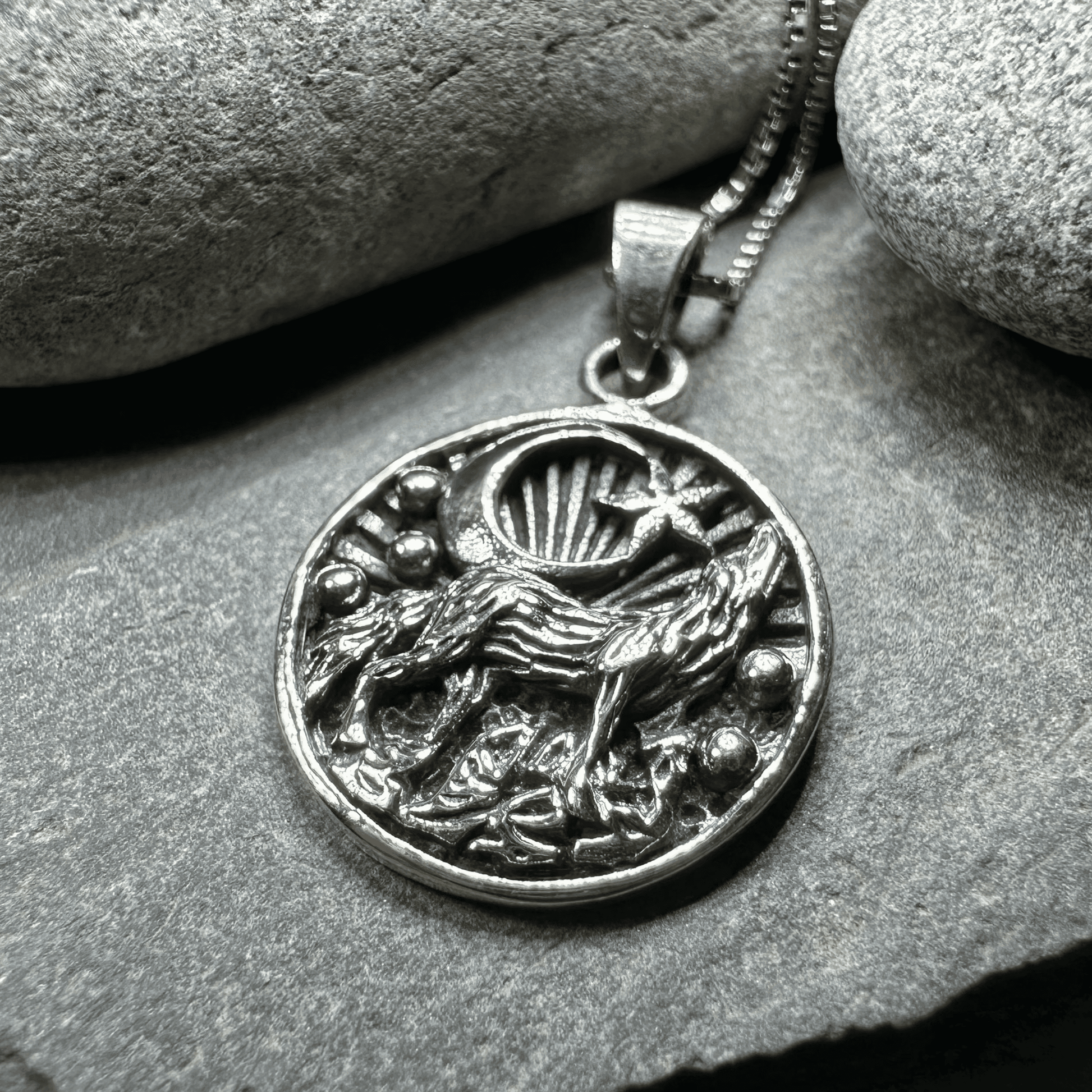 Oíche Wolf Necklace - 