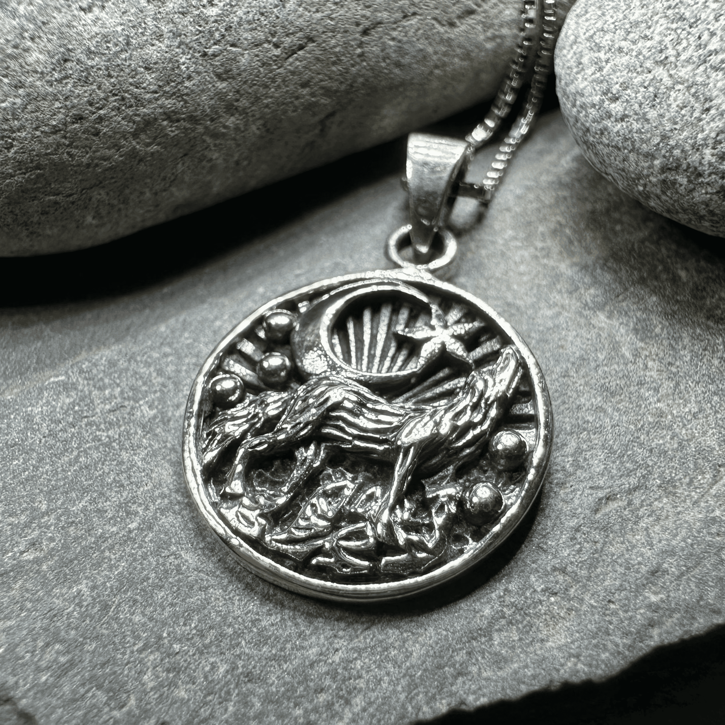 Oíche Wolf Necklace - 