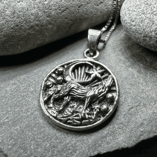 Oíche Wolf Necklace - 